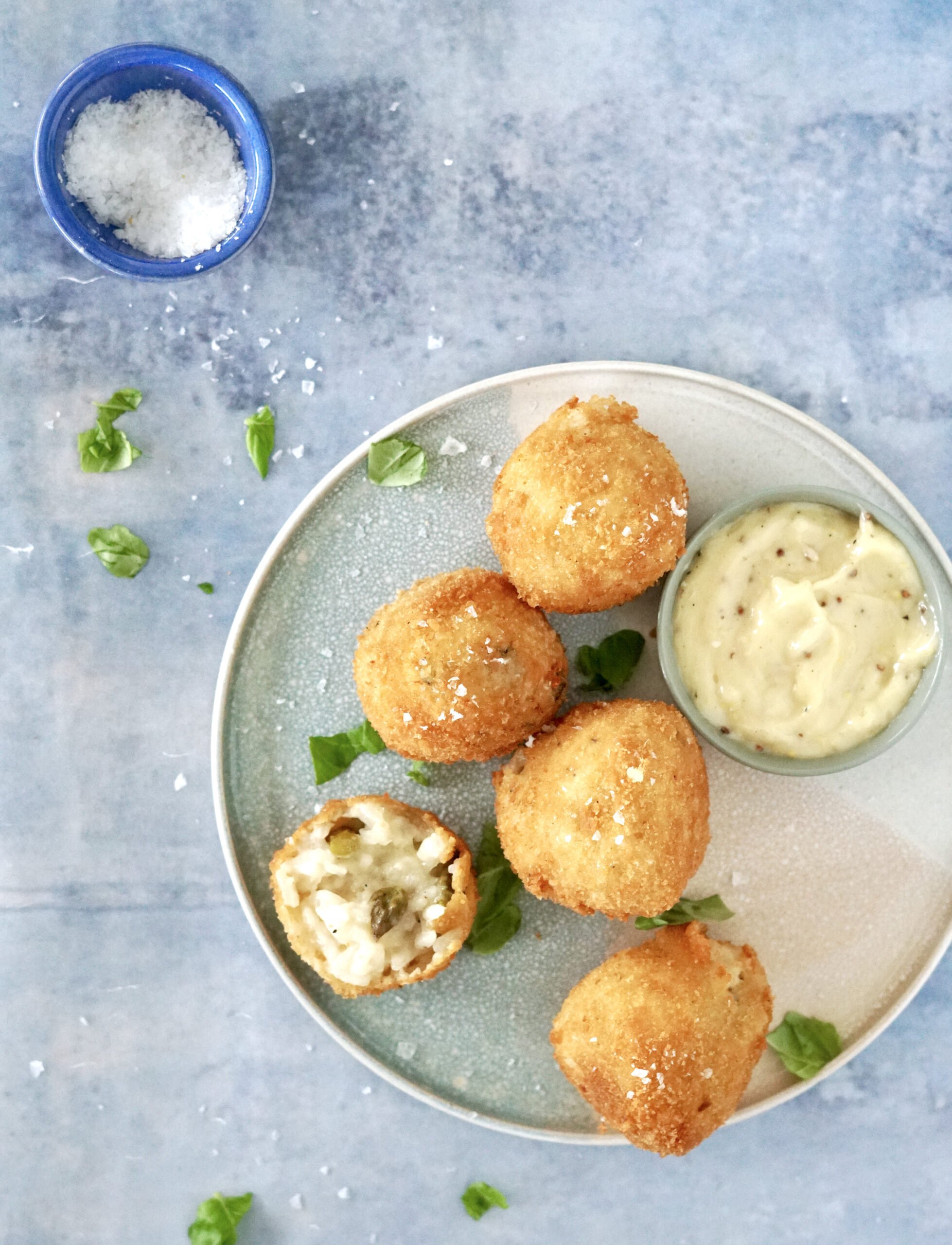 Arancini - sprøde risottokugler med citronmayo