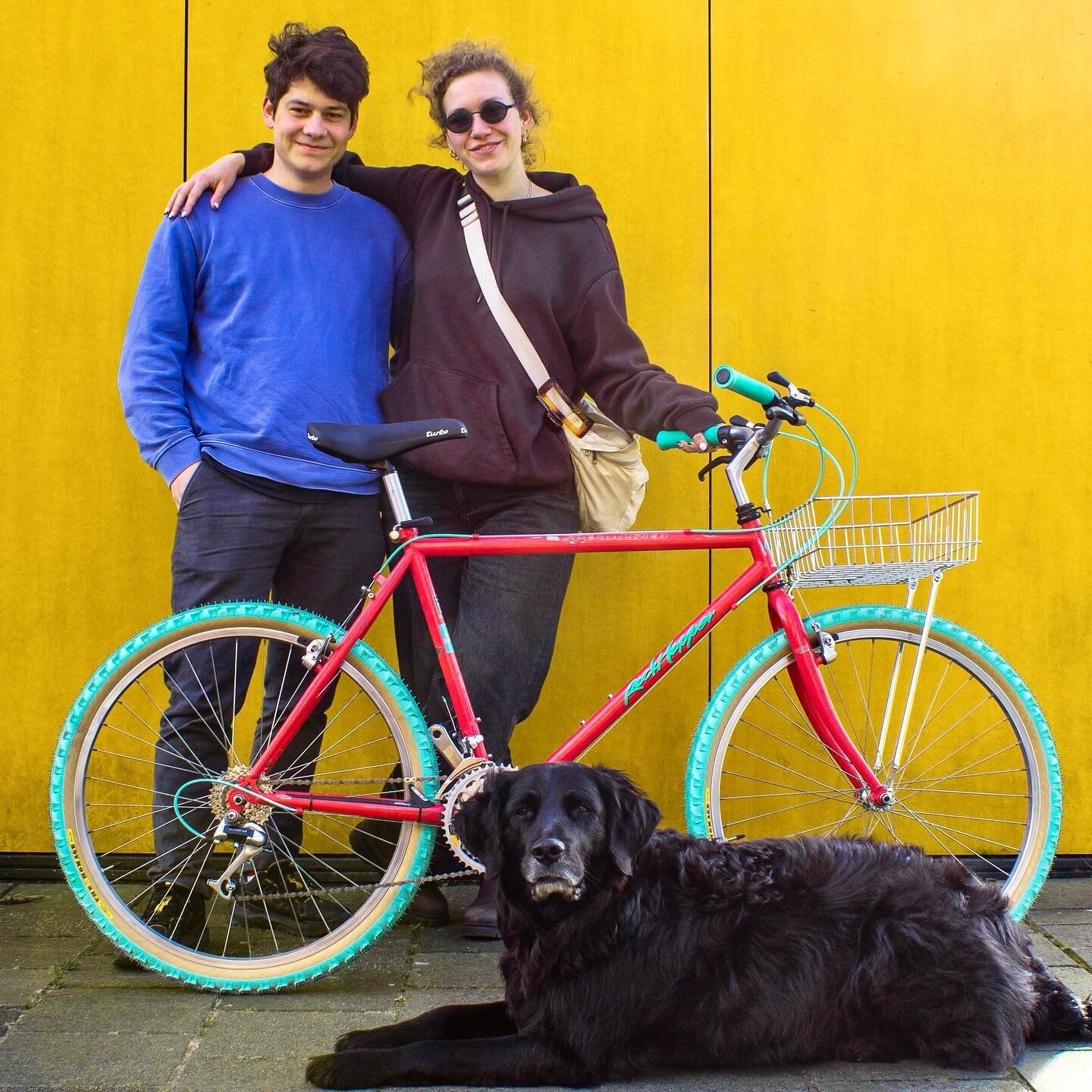 Happy New Bike Day, Dries (and Ella)! 🎉 This 1990 Rockhopper now lives in Ghent, Belgium. Thanks for making the journey.

___________________

#TheUpcyclist #specializedrockhopper #specialized #rockhopper #newbikeday #newbike #groningen