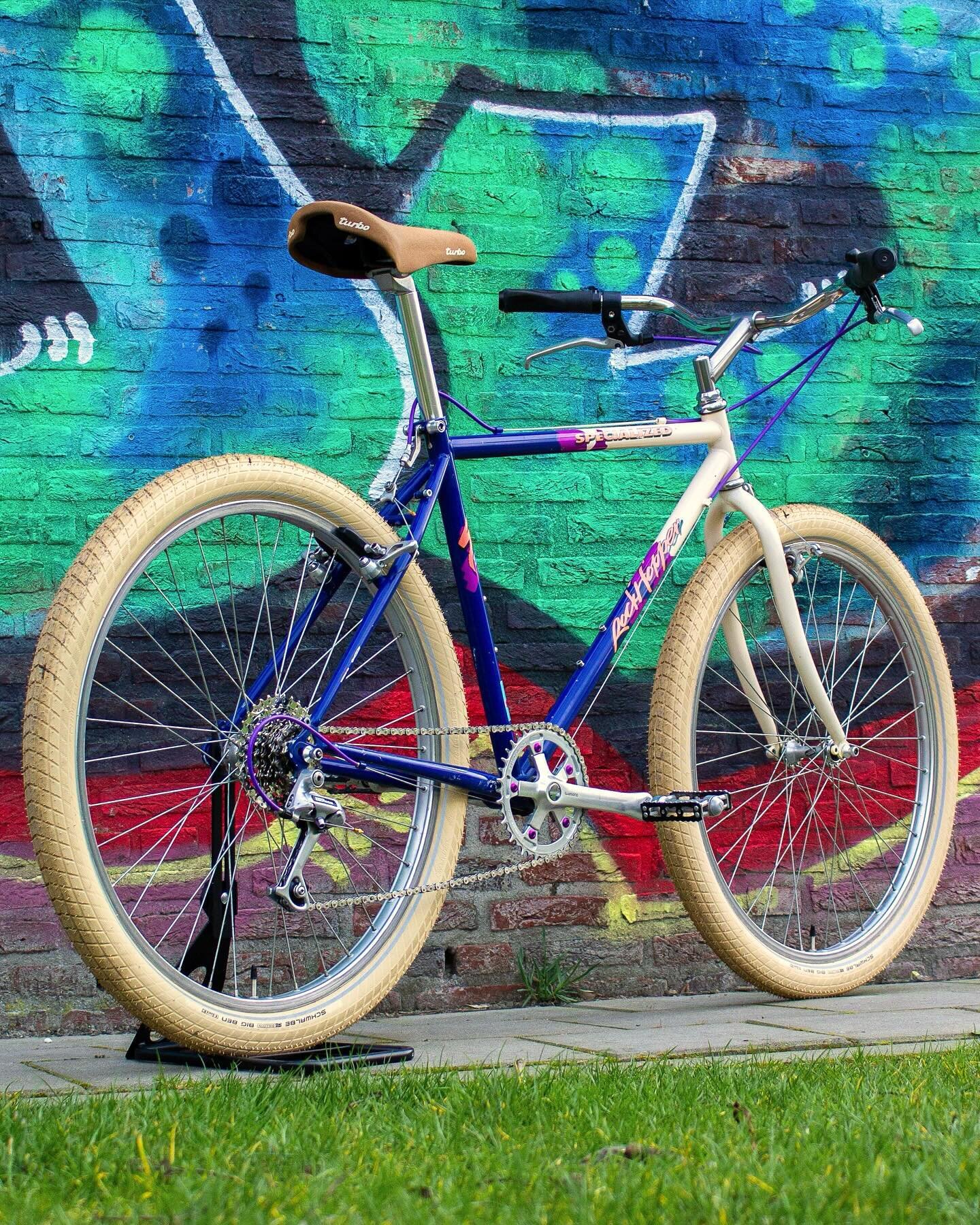 More bike, more colour, more stick 🎨

______________

#TheUpcyclist #specializedrockhopper #steelvintagebikes #atb #retrobike #neoretrobike #26aintdead #steelisreal #steelisrealmtb #groningen