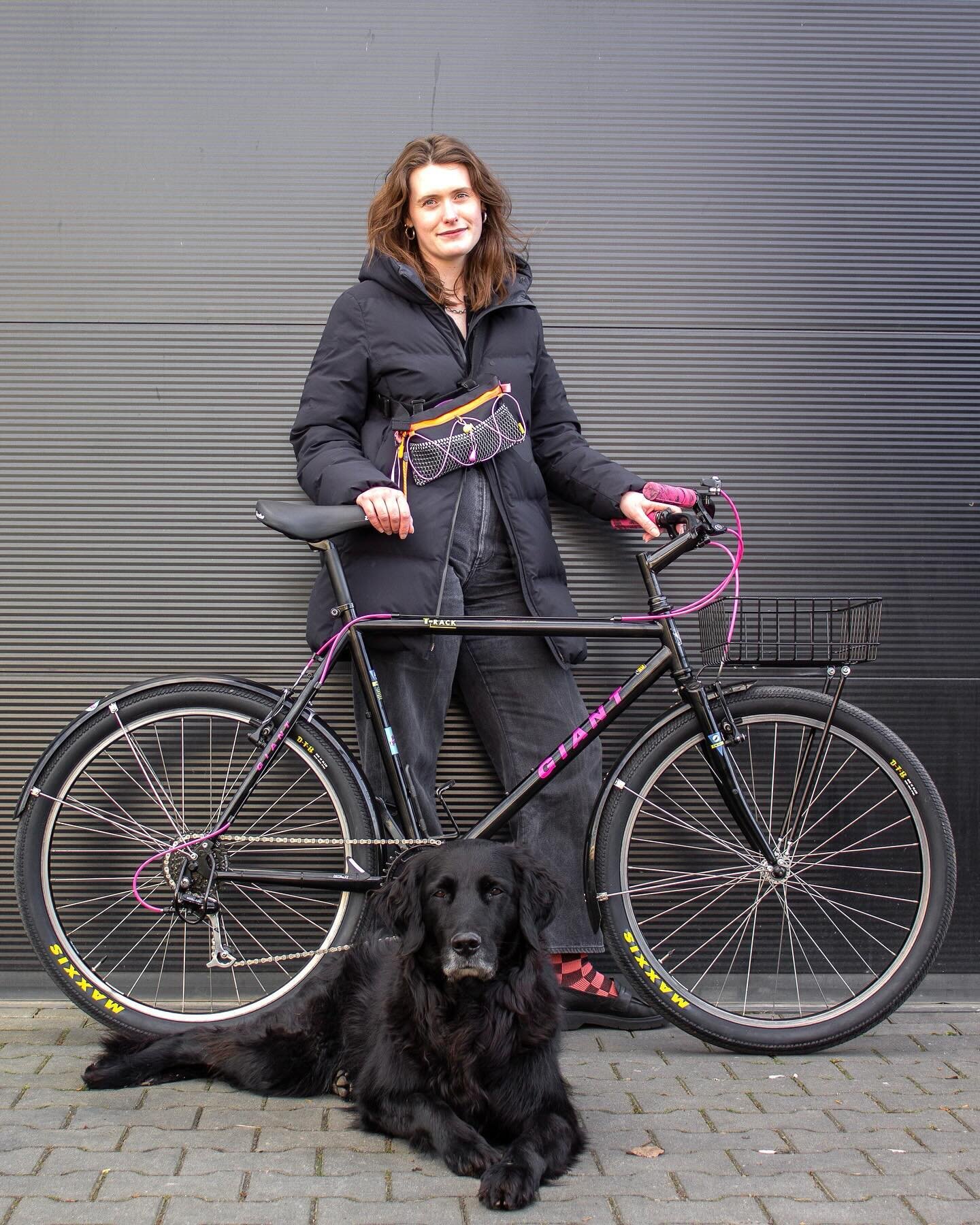 Happy New Bike Day, Helen! 🎉

These two will be ripping up the streets of Eindhoven together. Thanks for making the journey.

___________________

#TheUpcyclist #gianttrack #giantbikes #newbikeday #newbike #custombike #neoretro #vintagemtb #bikeshop