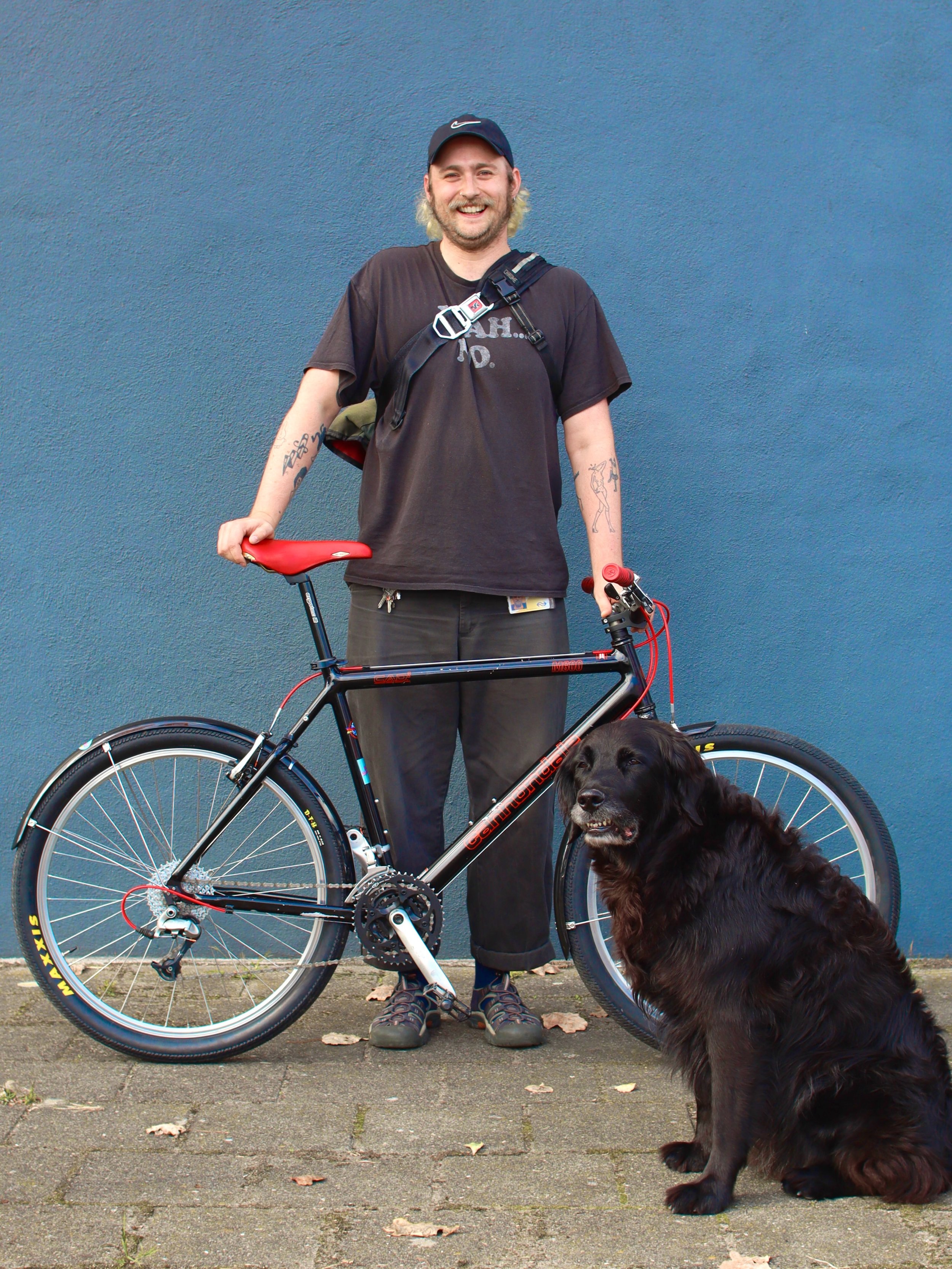Big smiles all round for Oskar&rsquo;s new bike day!

____________

#newbikeday #cannondale #bikeshop #26aintdead