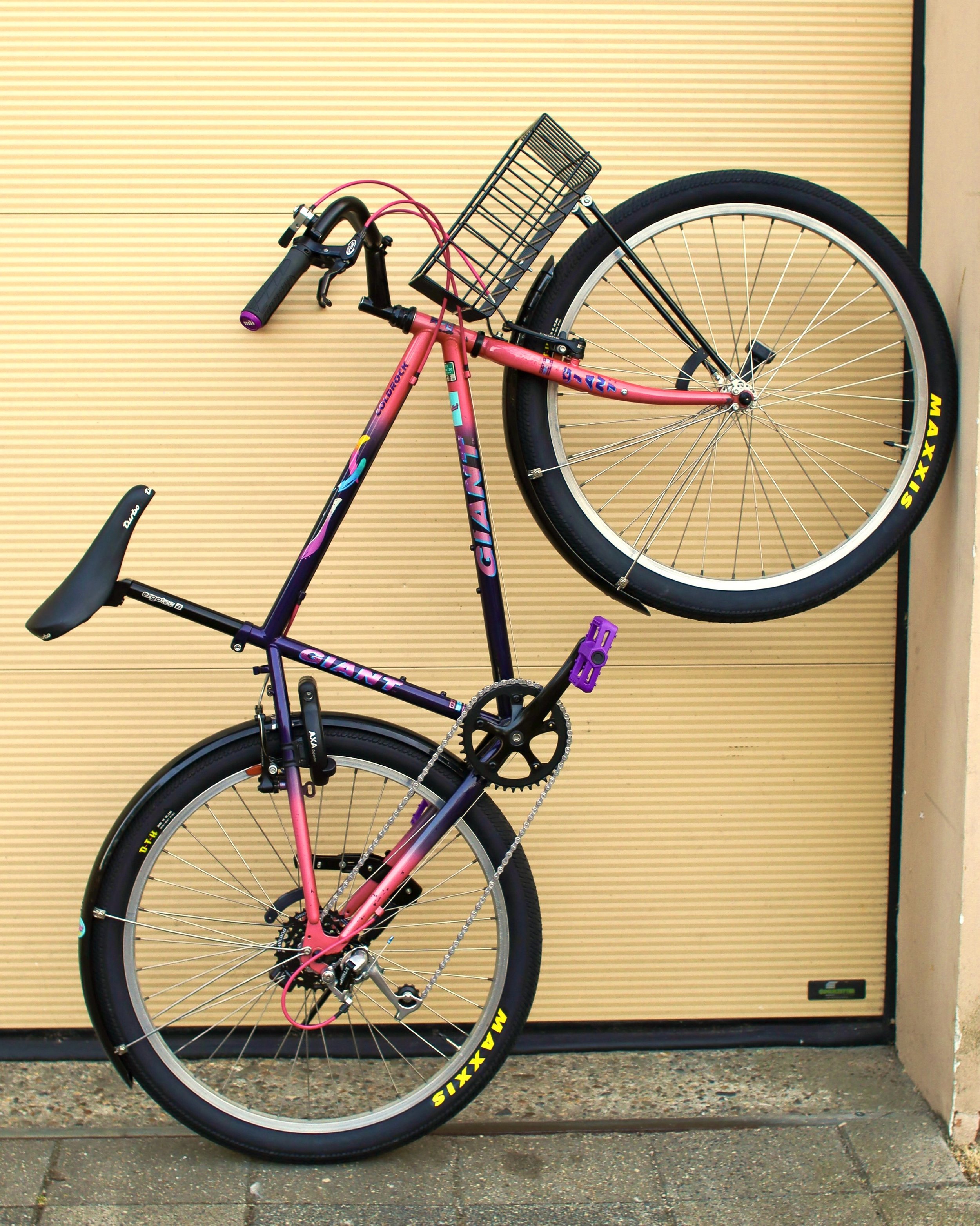 Our 2nd 16&rdquo; Giant Coldrock 1991 - custom for Roos

______________

#giantcoldrock #26inch #90smtb #vintagemtb #steelvintagebikes