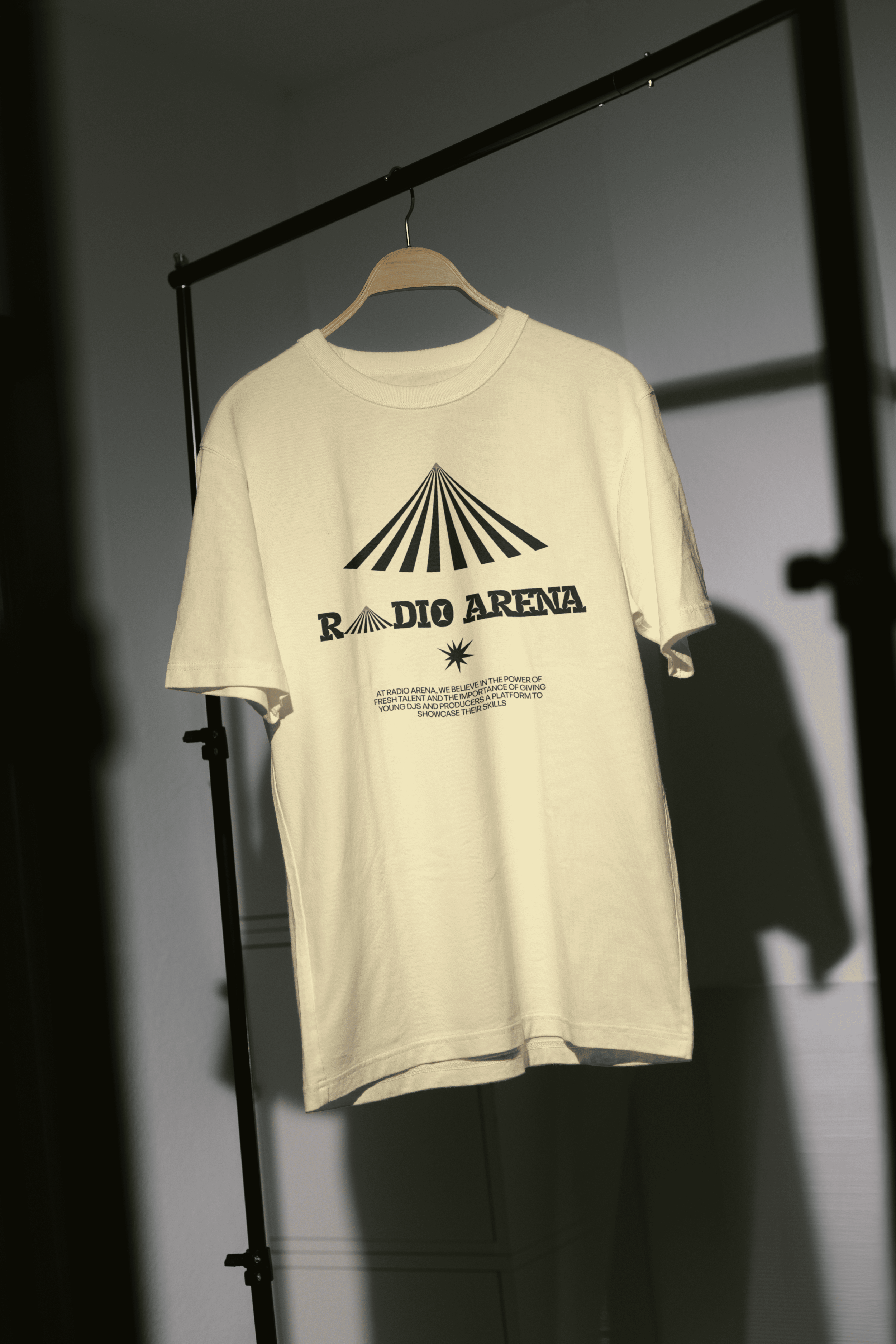 Bendito_Mockup-LB25-W14-Le_T_Shirt-02.png
