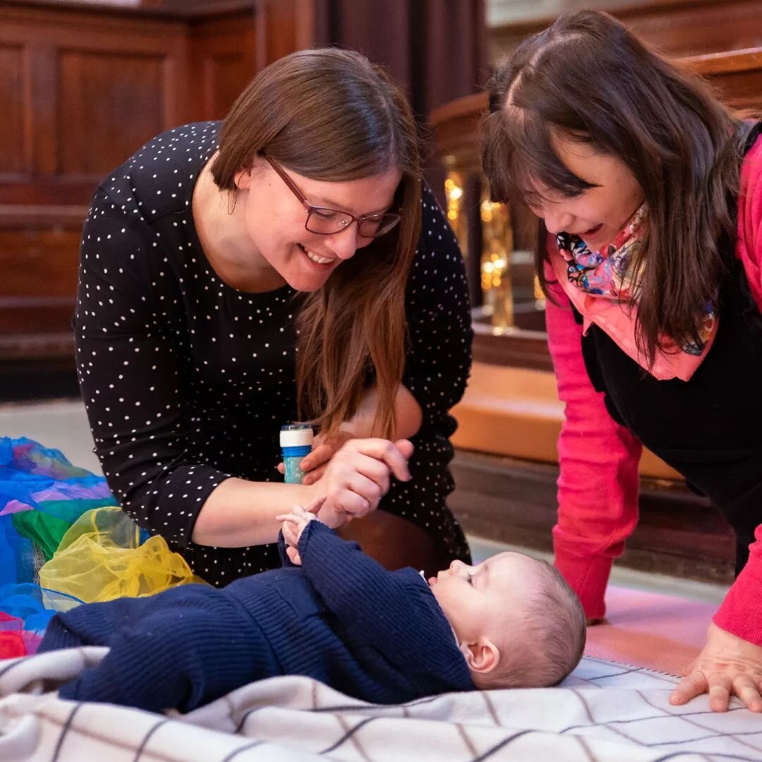 Family Music Time at Eliaskirken on Saturday morning 🥰

We still have a few places available in both the baby and toddler classes this Saturday 16 March in Vesterbro. 

9.30am Babysalmesang in English (0-12 months)
11.30am Toddler Music Time (1-3 ye