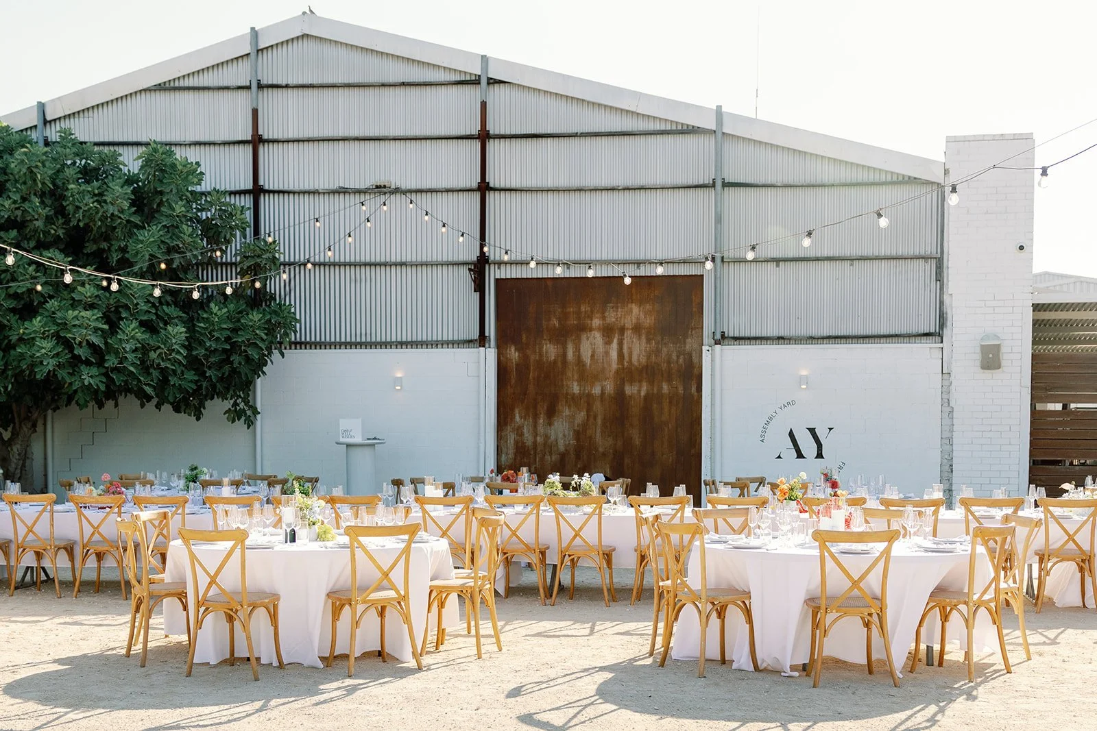Counting down the days to dreamy special days now that the sun is back out... Is there anyone just in a better mood once spring officially makes an appearance?
Florals, styling & stationery by us
Photos by @diegonietophotography 
@hypeup.studio
