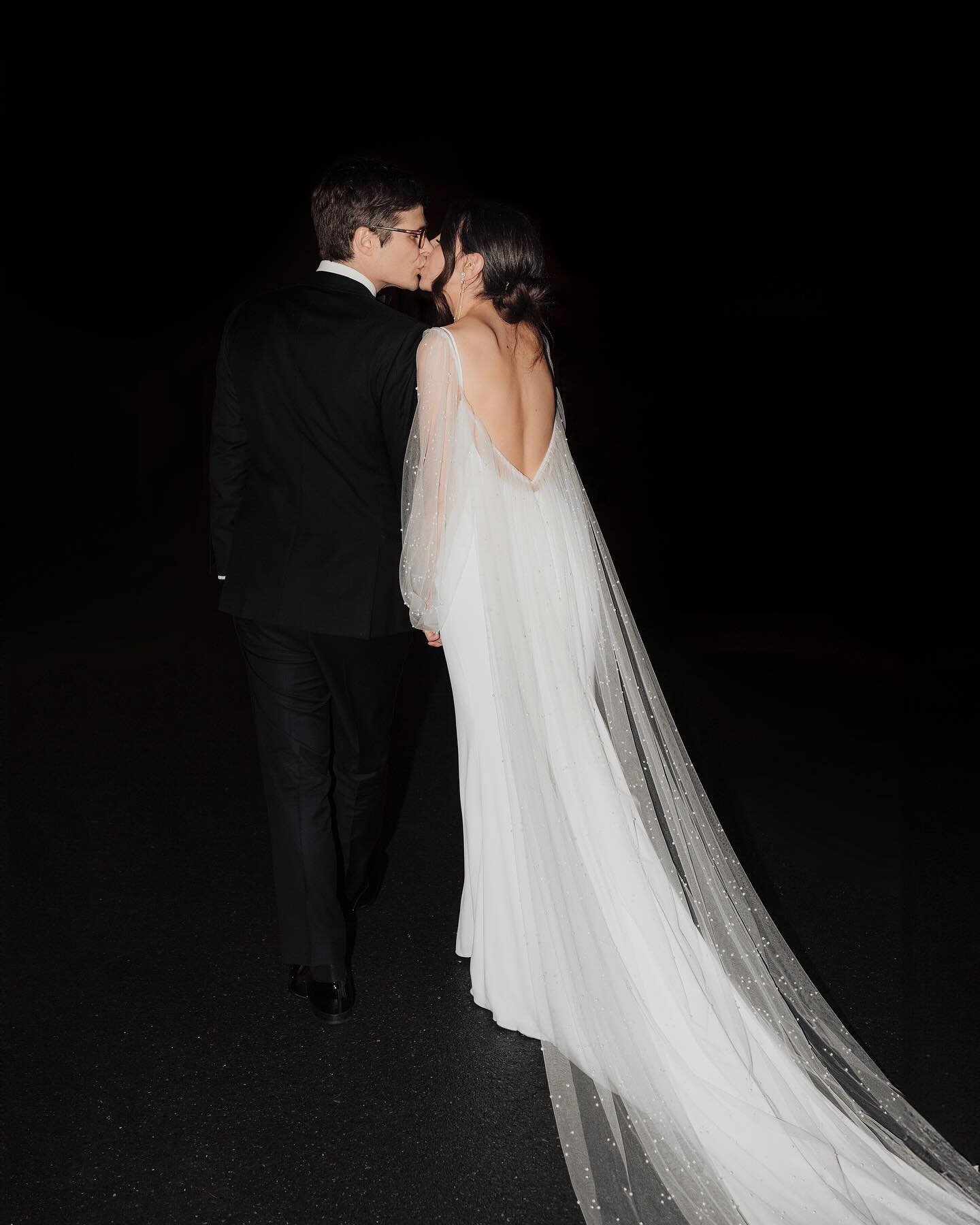 Currently finalizing this beautiful winter wedding from December. And still dreaming of her beautiful wedding dress ✨

Bride dress: @enzoani via @lieben.achten.ehren cape by @a.b.ellie 
Groom Suit: @suitsupply 
H&amp;M: @lucafaceartist