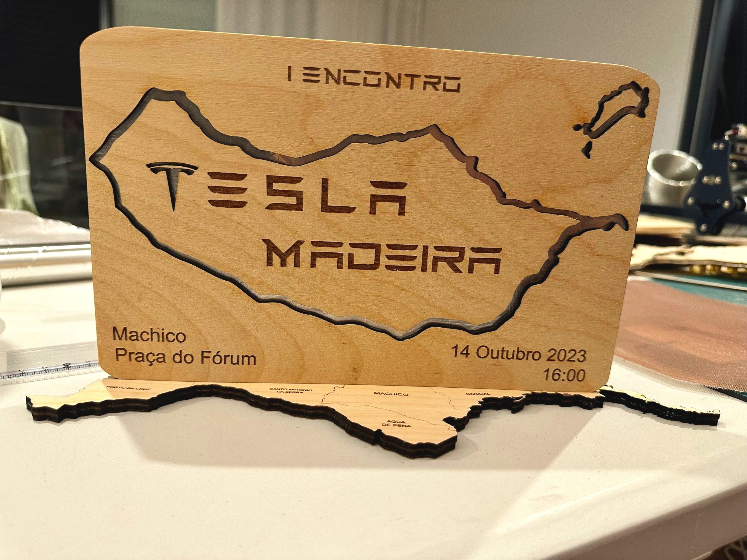 Tesla_comemorative_gift_V2.jpg