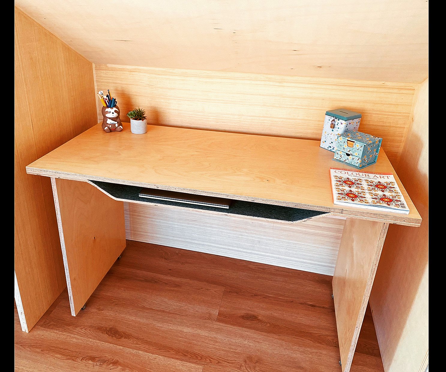 Plywood_desk_2.jpeg