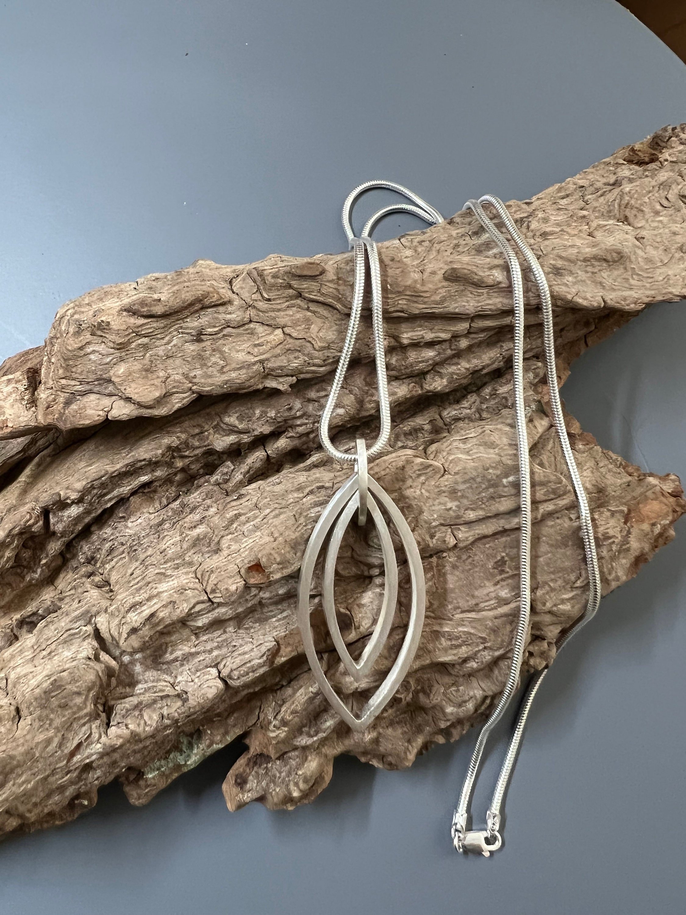 https://i.etsystatic.com/16045086/r/il/d30b53/3867161377/il_fullxfull.3867161377_1c3v.jpg