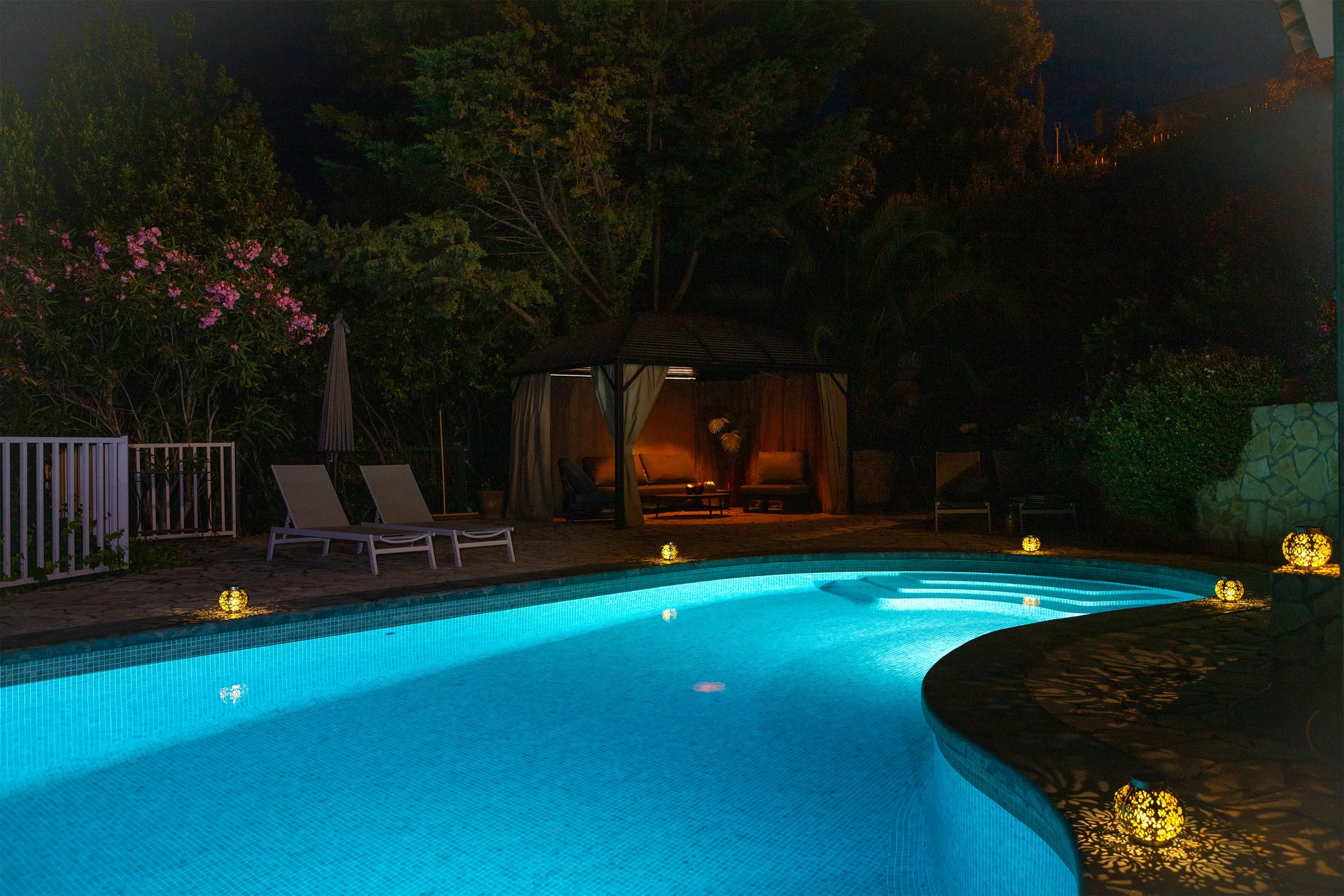 SwimmingPool84.jpg