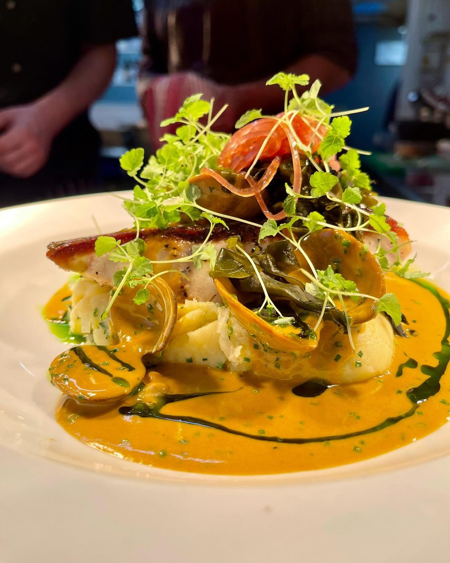 Celebrate this bank holiday with a delicious and affordable 3 course dinner!🍽️ swipe to the last slide to see our evening set menu for this week! 😍