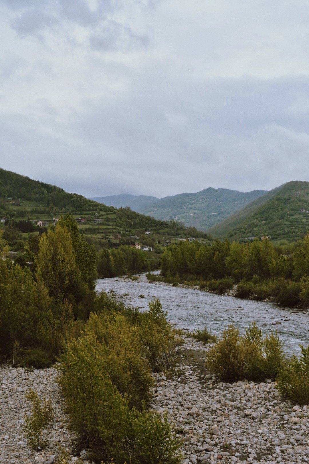 La valle; Taro River, TOS