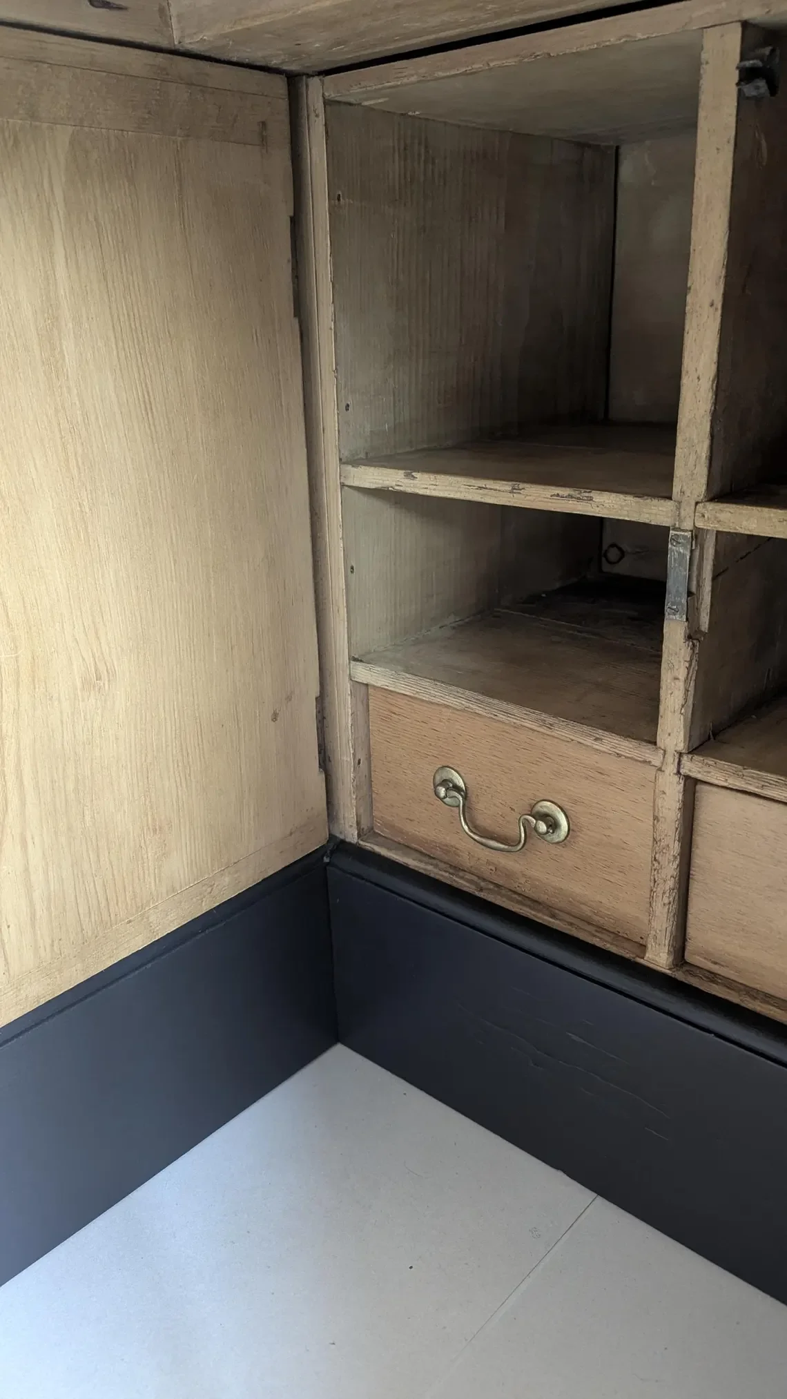 pinedesk13.webp
