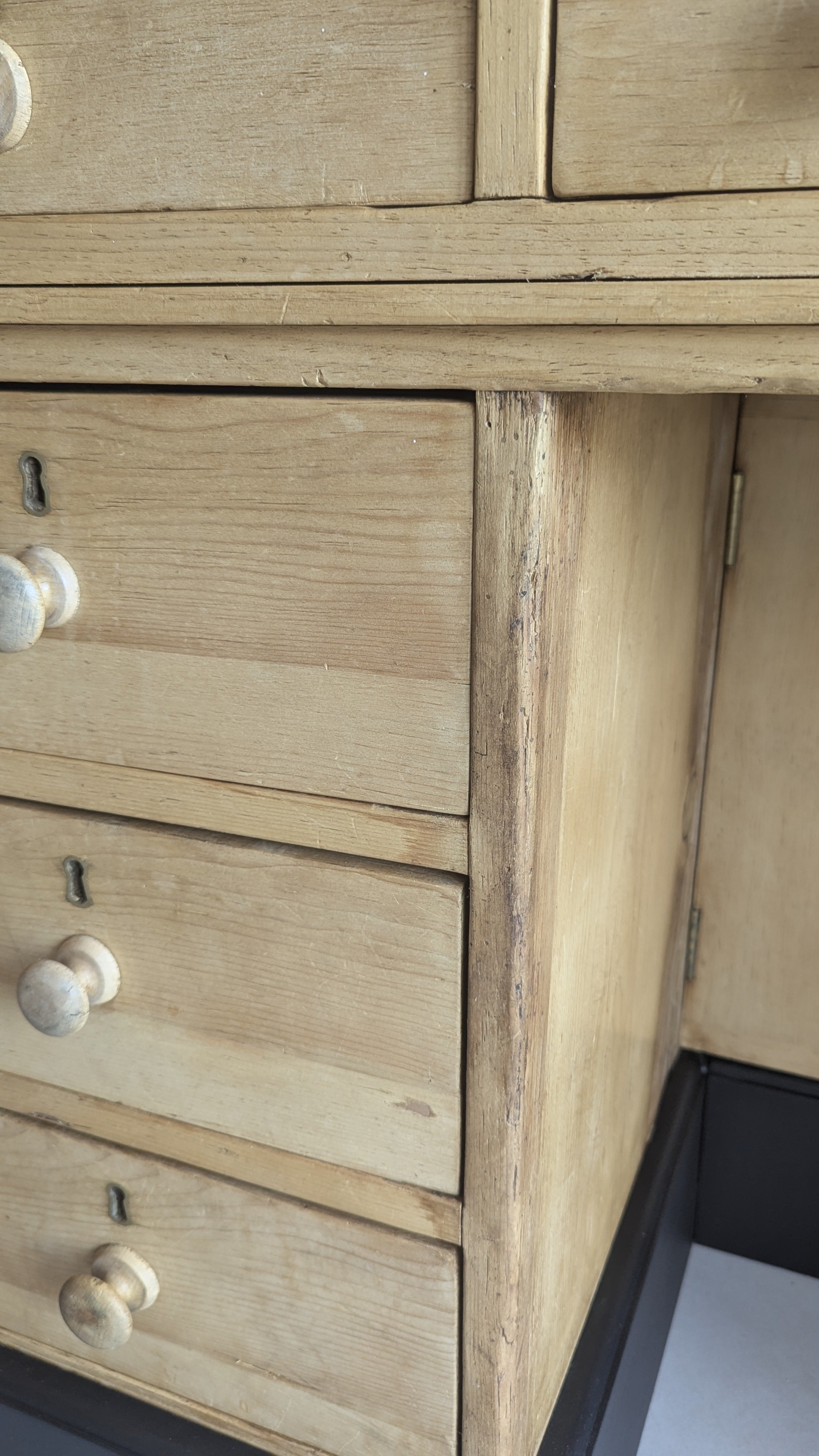 pinedesk5.jpg