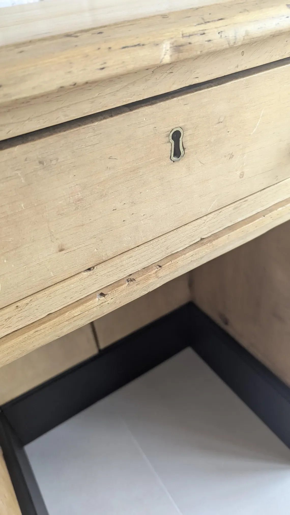 pinedesk15.webp