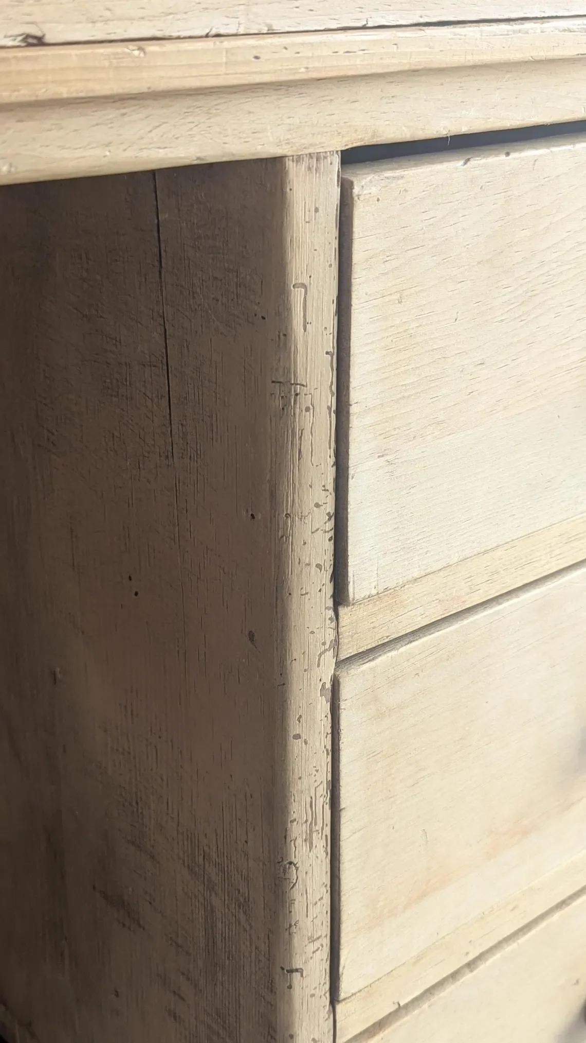 pinedesk12.webp
