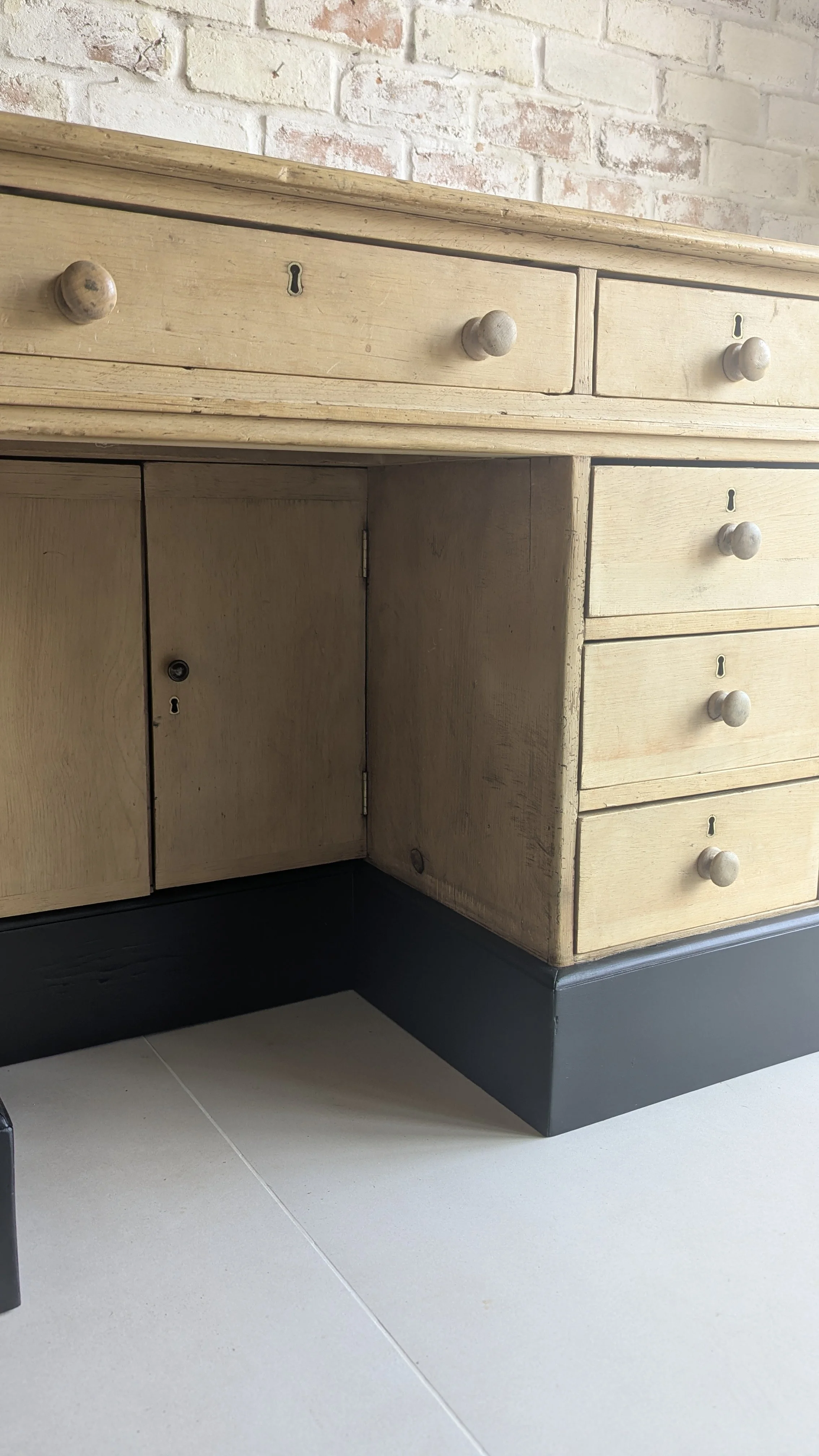 pinedesk3.jpg