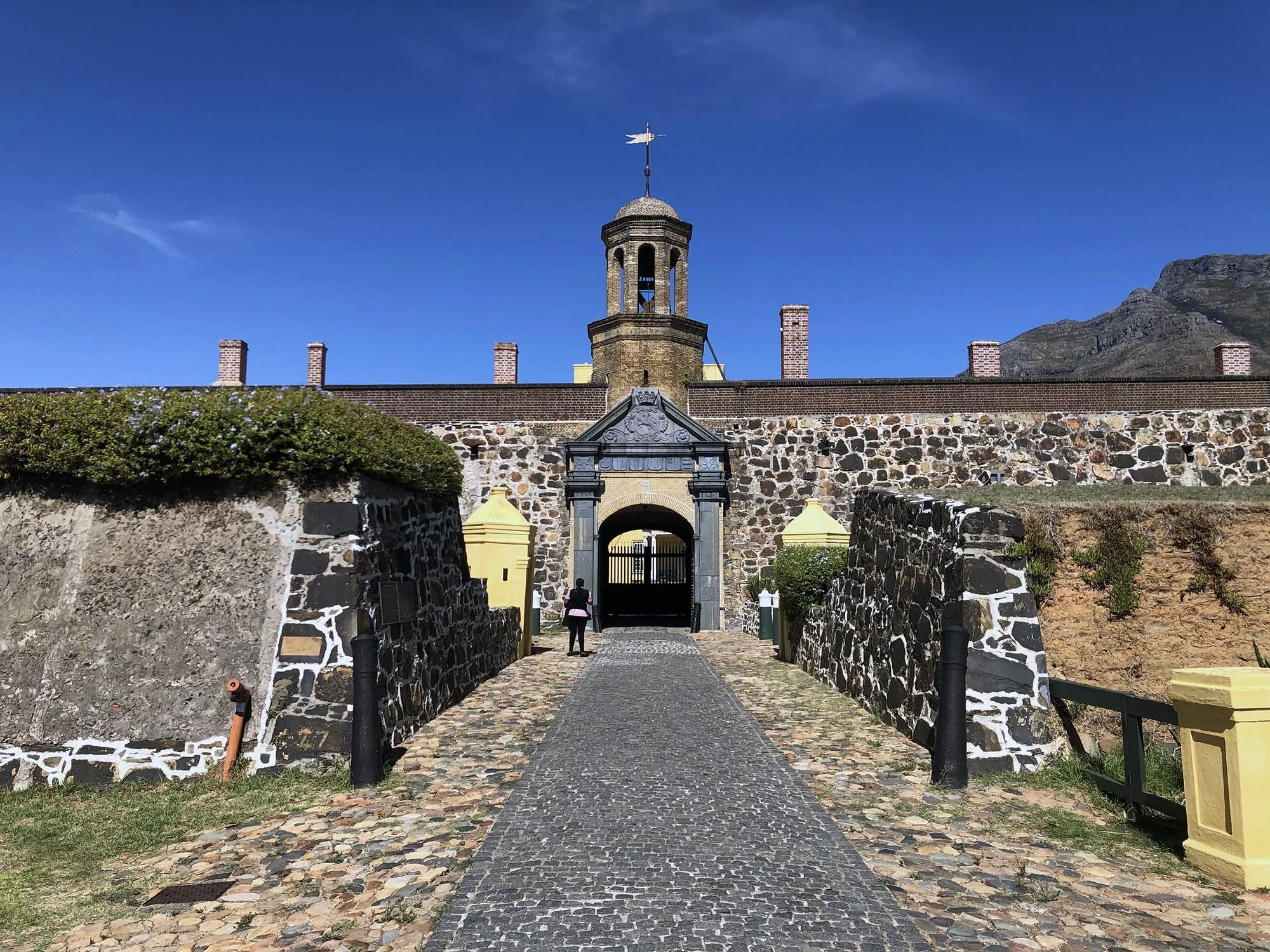 CastleofGH_00_2000.jpg