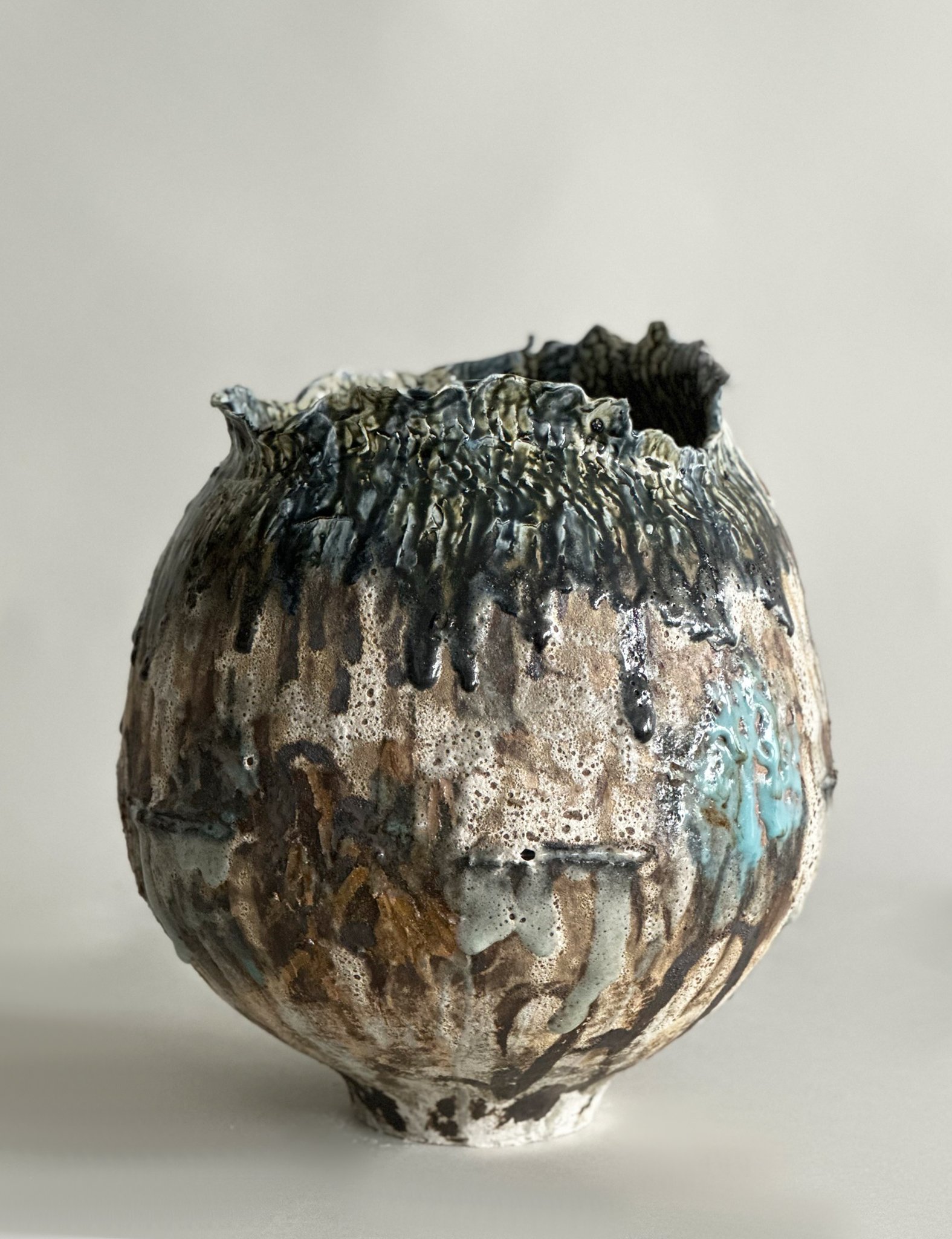 Untitled, 2023,
Stoneware, Porcelain, & Glaze
17" DIA x 19" H,
(JYD 350.23)