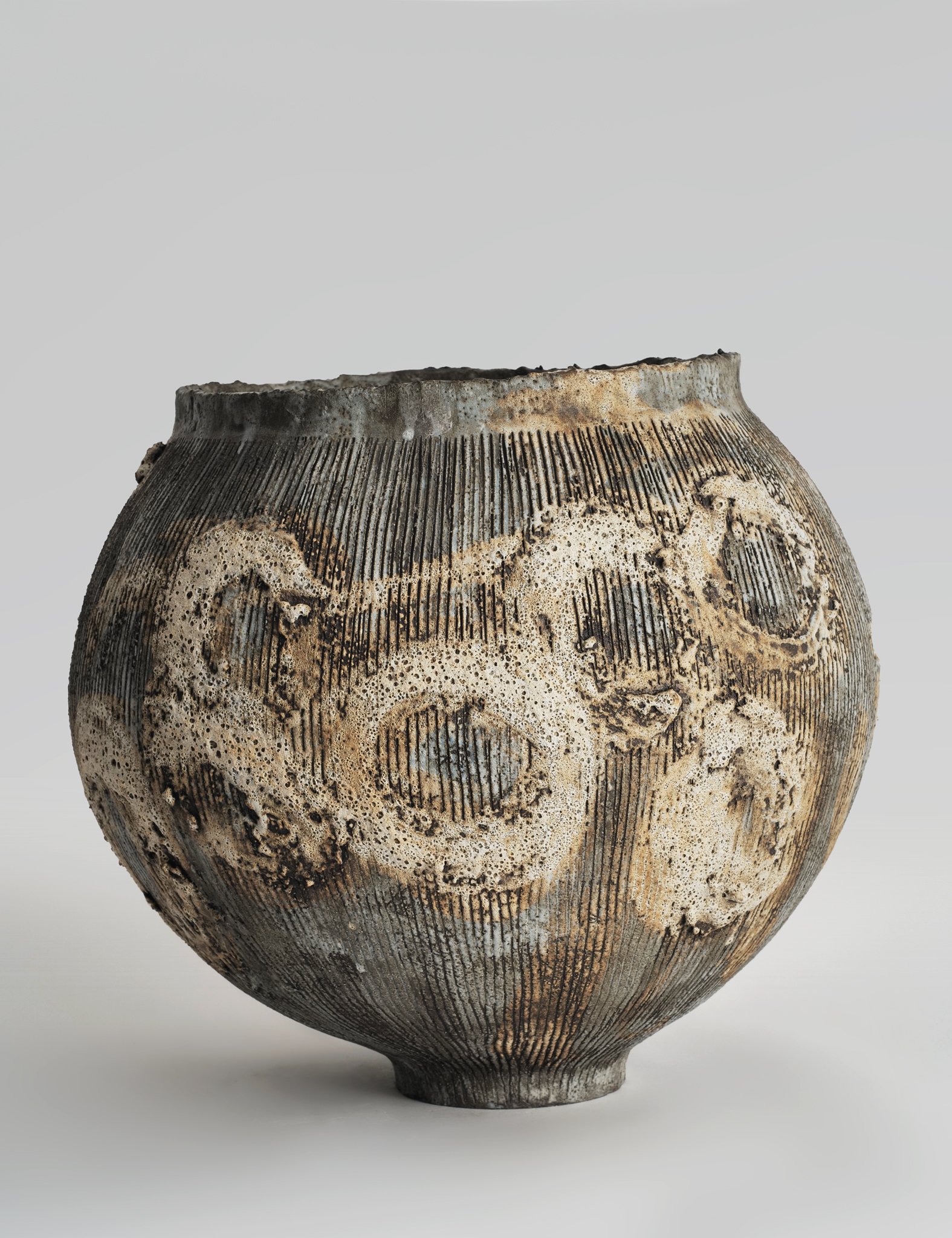Untitled, 2023,
Stoneware & Glaze
21" DIA x 20" H,
(JYD 303.23)