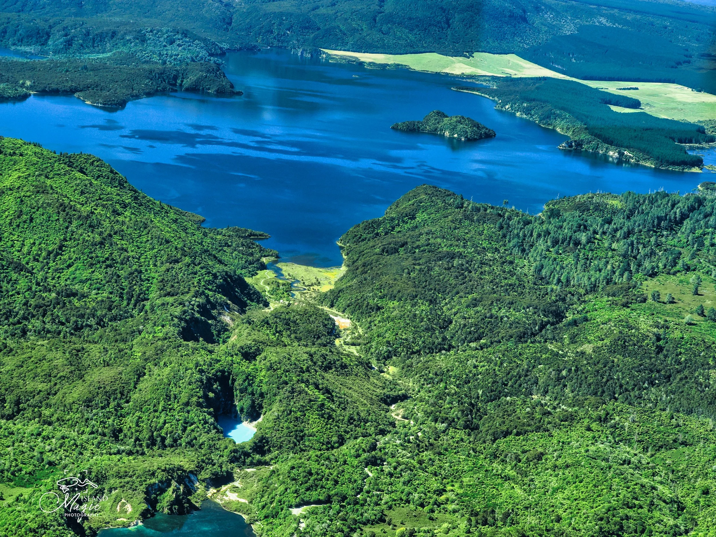 Flight with Volcanic Air 3159974 over Lake Rotorua Area-.jpg