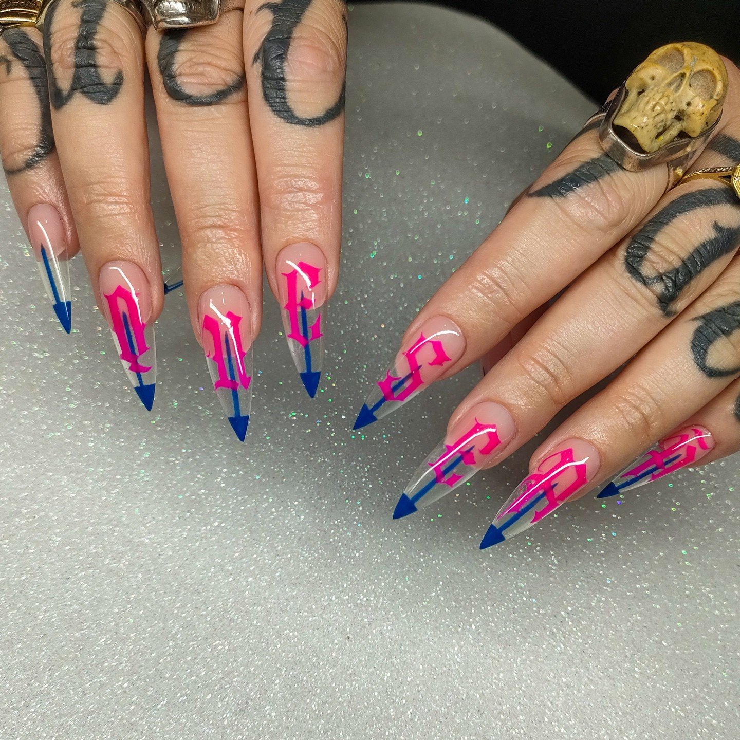 🎵 que ser&atilde; 🎵⁠
⁠
💙⁠
.⁠
.⁠
.⁠
Using @designer_nails_distribution Soft Gel Extensions (XL Stiletto), Painting Gel, Gel Polish and Nail Art Brushes 🔥⁠
If you want to give them a go for your clients, use SERENA5 at checkout for a discount x (pr
