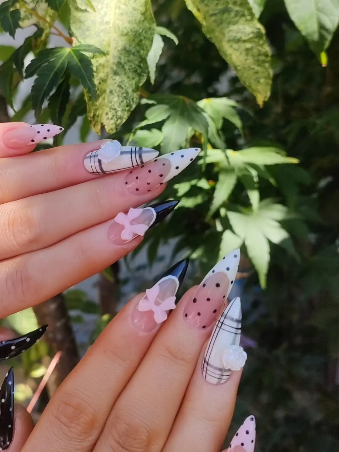 @victoria.hunton cracking into 2026 being the cutest human alive 🎀

Using all @designer_nails_distribution 💅🏼 use my code SERENA5 for $ off (pro only)

#nails #nailart #nznails #notd