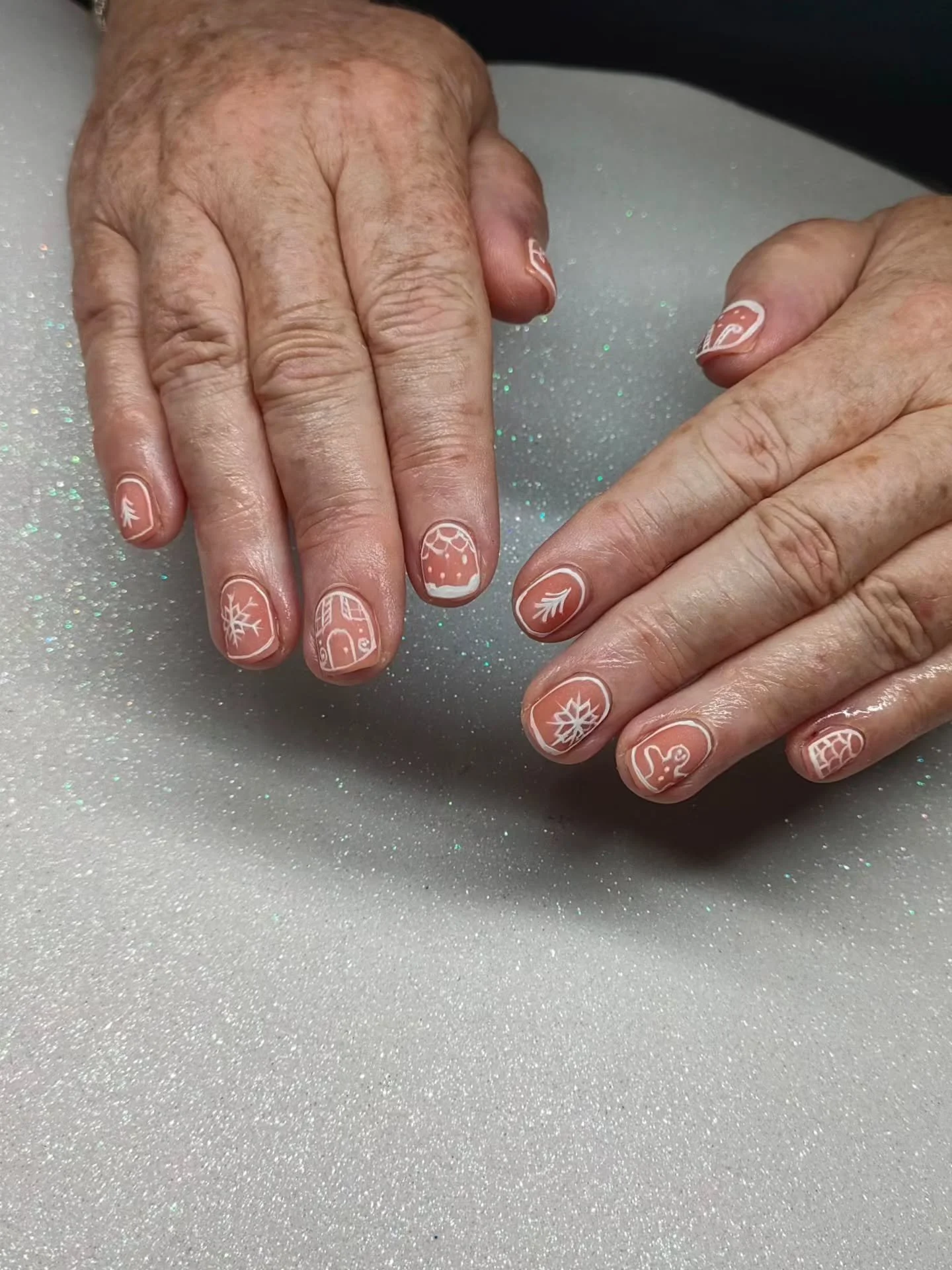 Holiday wrap-up 🫡 (see what I did there?)

Which set is your fave from all the festive girlies that came through this szn? 🥰

#nails #nailart #aucklandnails #christmasnails #2025