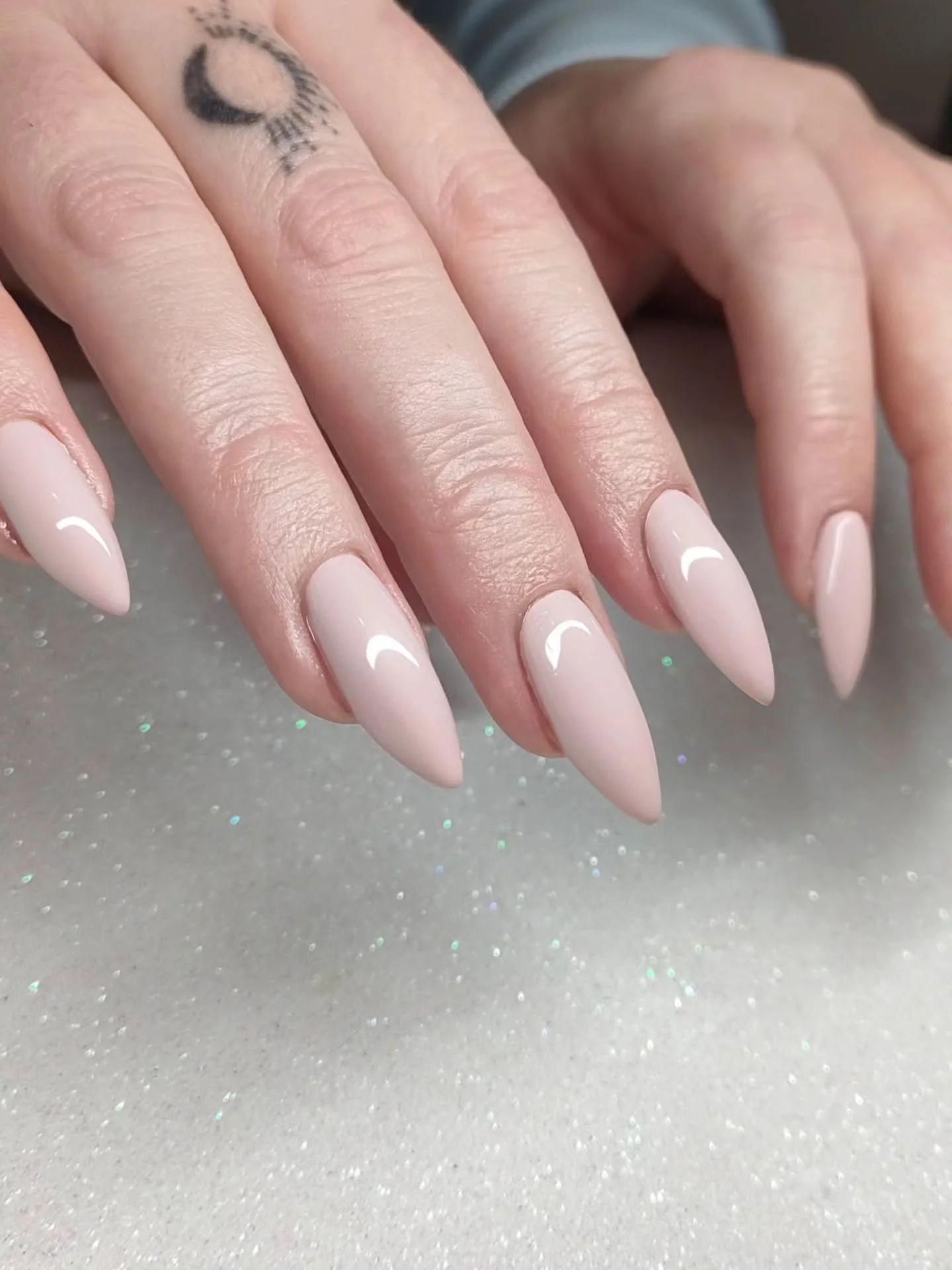 this one goes out to all the single colour girlies 😘

which shade is your fave 1-10?

#nails #nznails #gelnails #aucklandnails 

Using all @designer_nails_distribution as usual - pro only products made by NZ techs for NZ techs 💅🏼 use my code SEREN