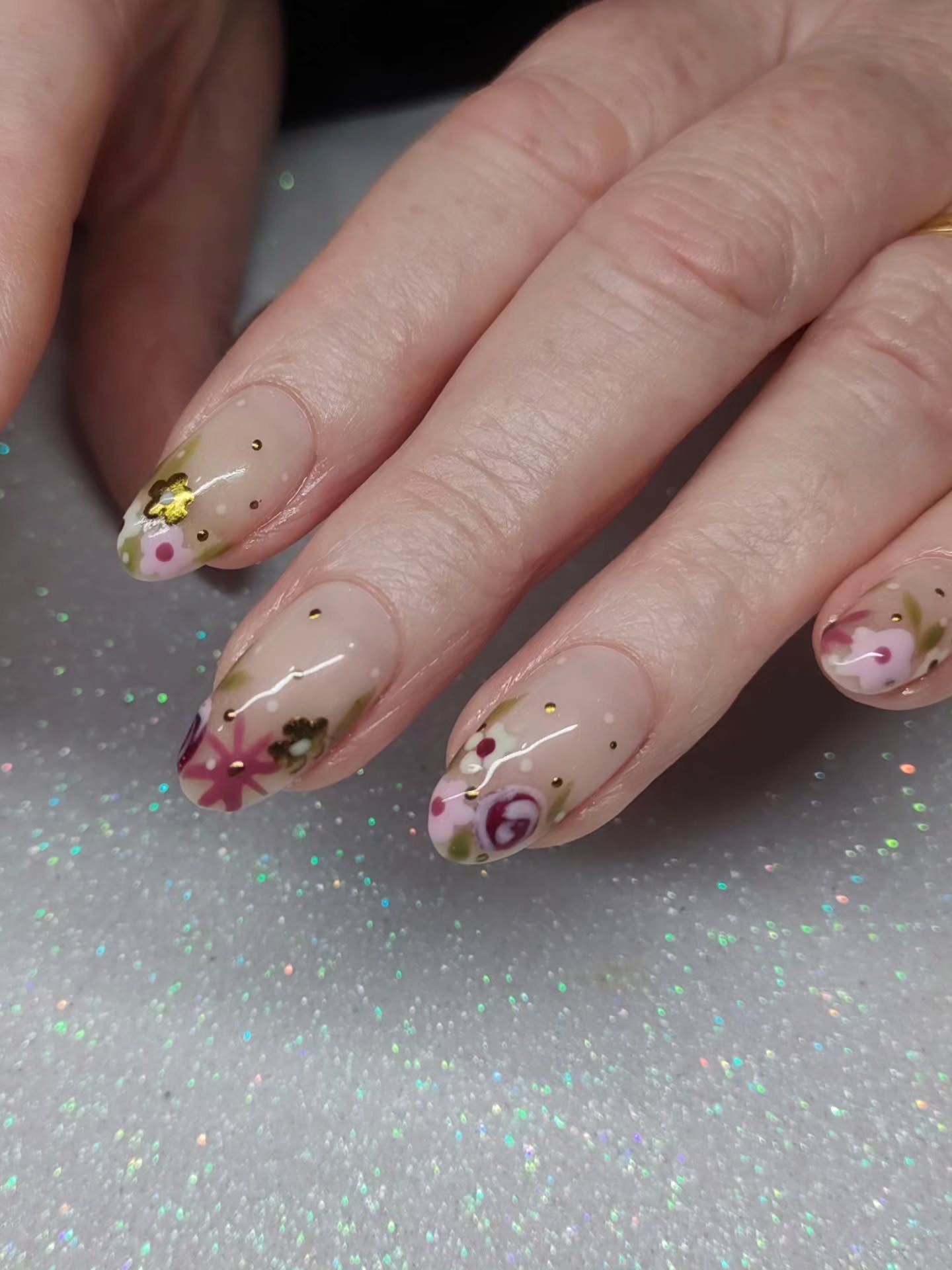 Vintage florals for mama tnv, iykyk we gotta add the spot chrome in there somewhere ✨😌

#floralnails #nailart #nzbeauty #urbanlistakl #mothersday

Hi, I'm Serena! I'm a qualified nail technician and educator with over 9 years of experience, based in