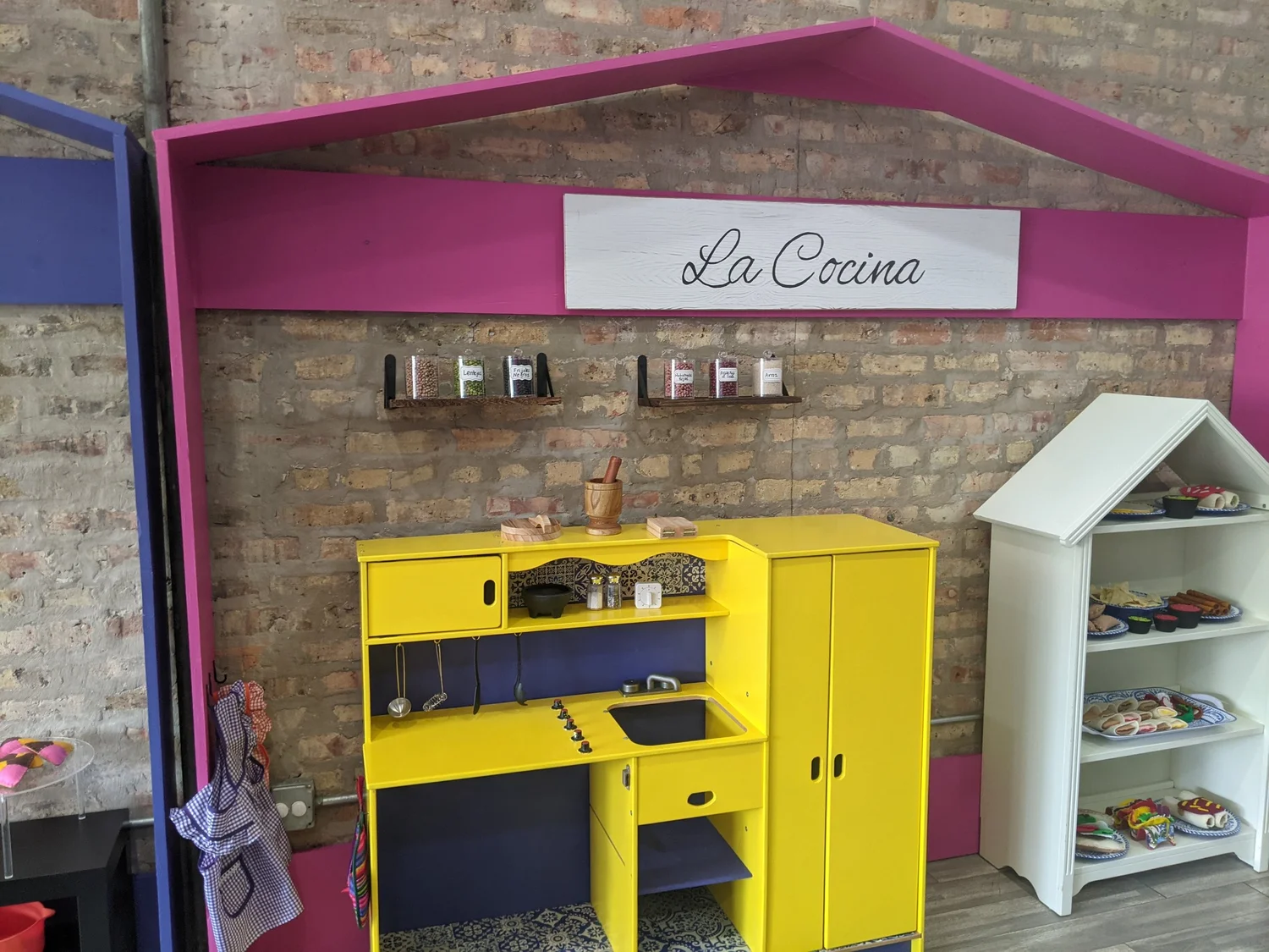 Luna y Cielo Playroom Cafe in Chicago