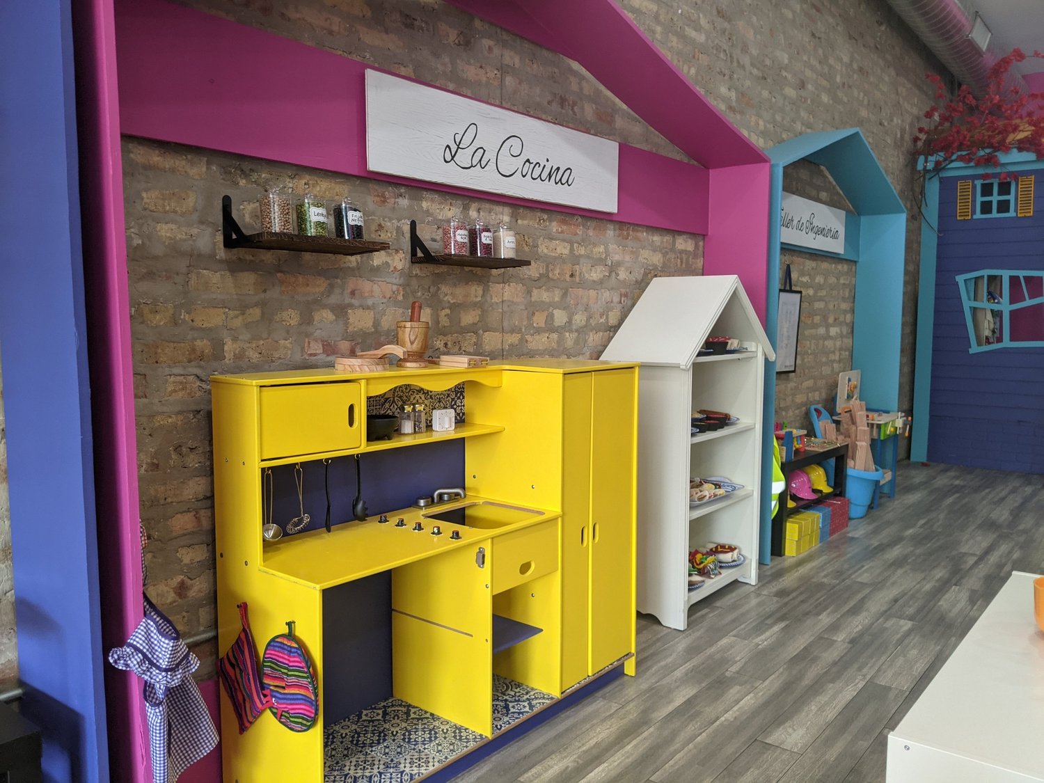 Luna y Cielo Playroom Cafe in Chicago