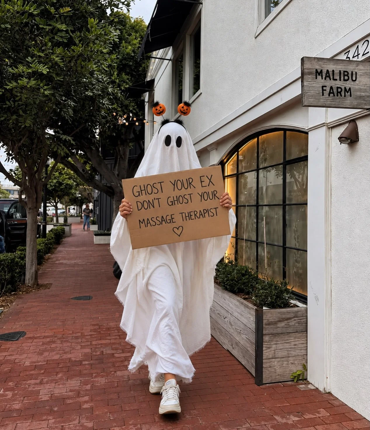 Book those massages, Witches 🧹 

Don&rsquo;t be a cranky witch because your back is in a pinch. Our massage therapists are standing by to make sure your costume is the only thing being witchy this Halloween. 🎃 

#massagetherapynewportbeach #newport