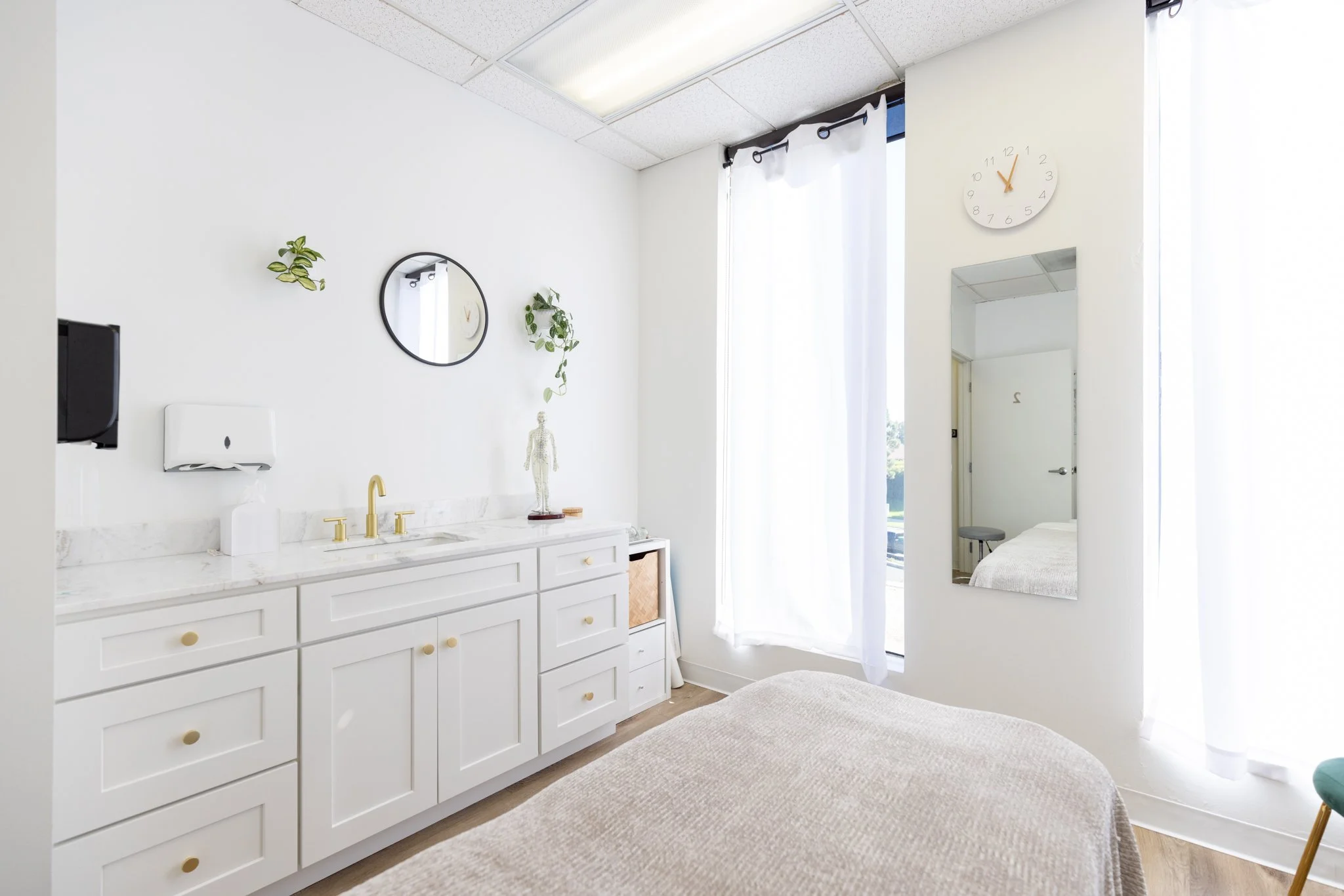 acupuncture treatment room