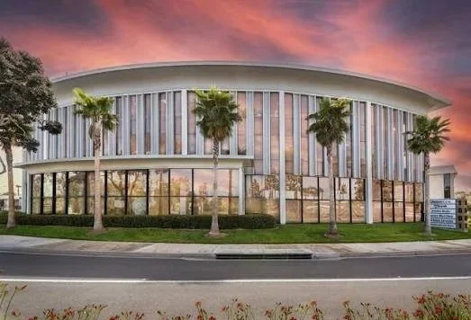 Modern US Bank building on the corner of westcliff and dover drive in Newport Beach