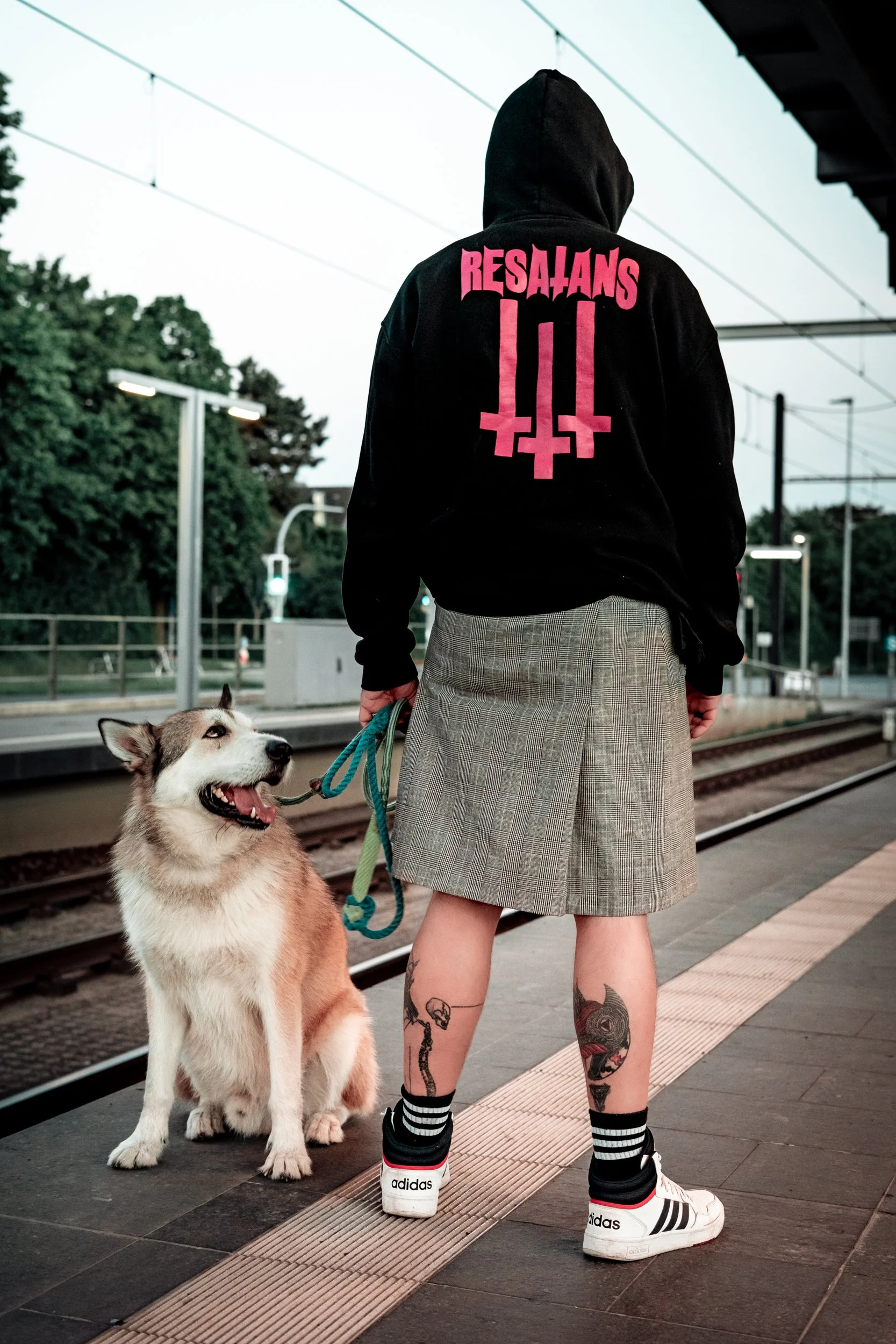 ResatansMerch_HoodieBackHannoverbyDiegoGómez-VelvetVisualBerlin-2.jpg
