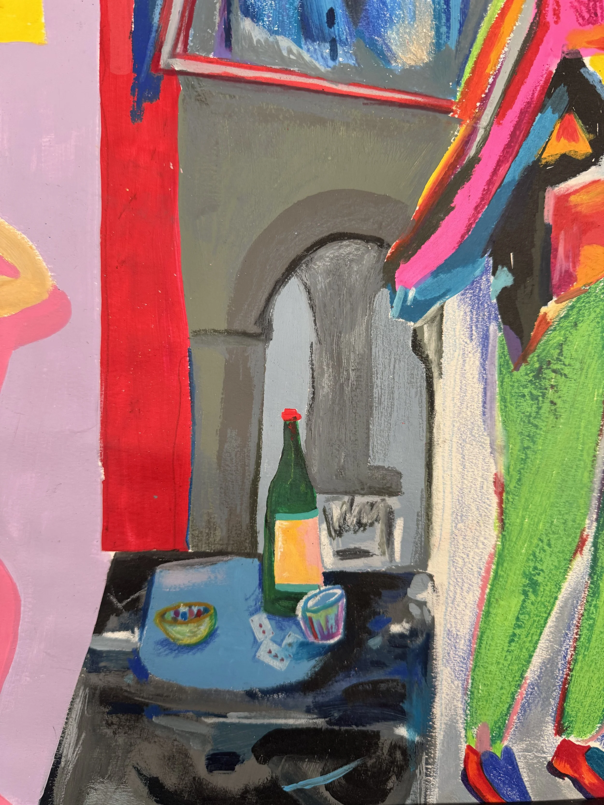 Détail d’une table sur laquelle se trouve une bouteille de vin et des cartes de jeu dans une œuvre contemporaine colorée de Crown*