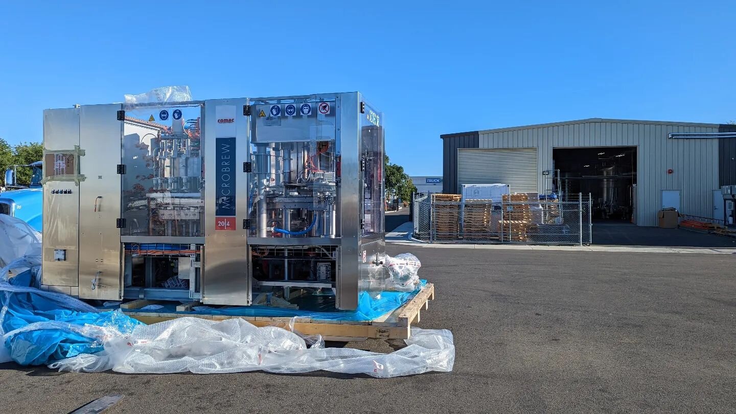 Check out the arrival of the COMAC 20 | 4 filler seamer, the heart of our new high speed canning line co-operated by @thecanvan and @tank.space 

Just a couple hours of very slow forklifting to place it in its new home. 🏠 Up next is installing the r