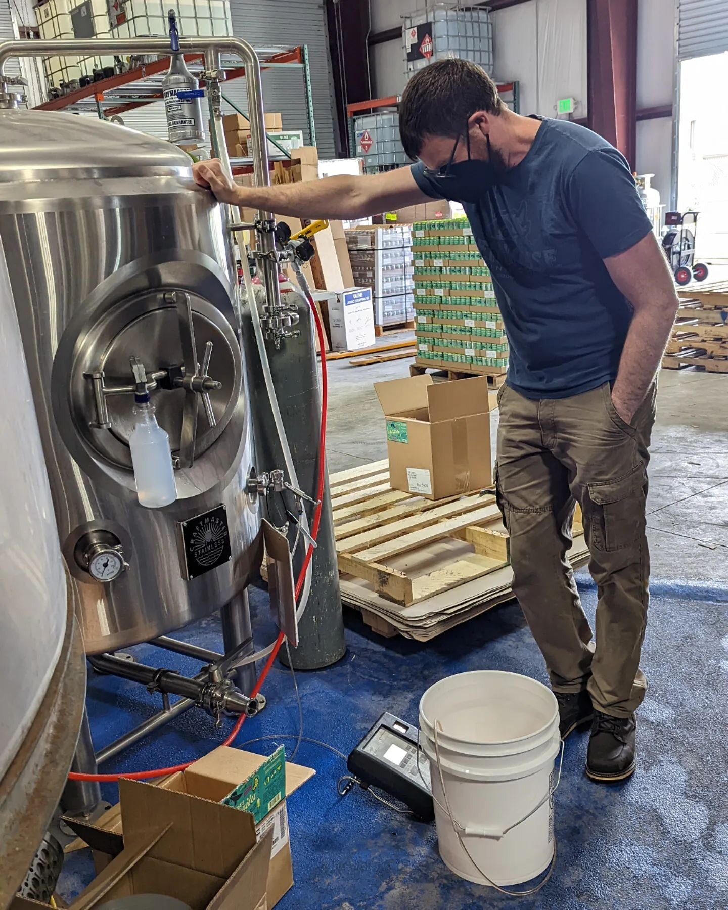 Is it carbed yet?! Getting a test batch of wine spritzer ready in our 200 gal baby tank, nicknamed &quot;Sputnik&quot; 

#cannedwine #wineinacan #tankspace #winespritzer #copacking #cannedcocktails