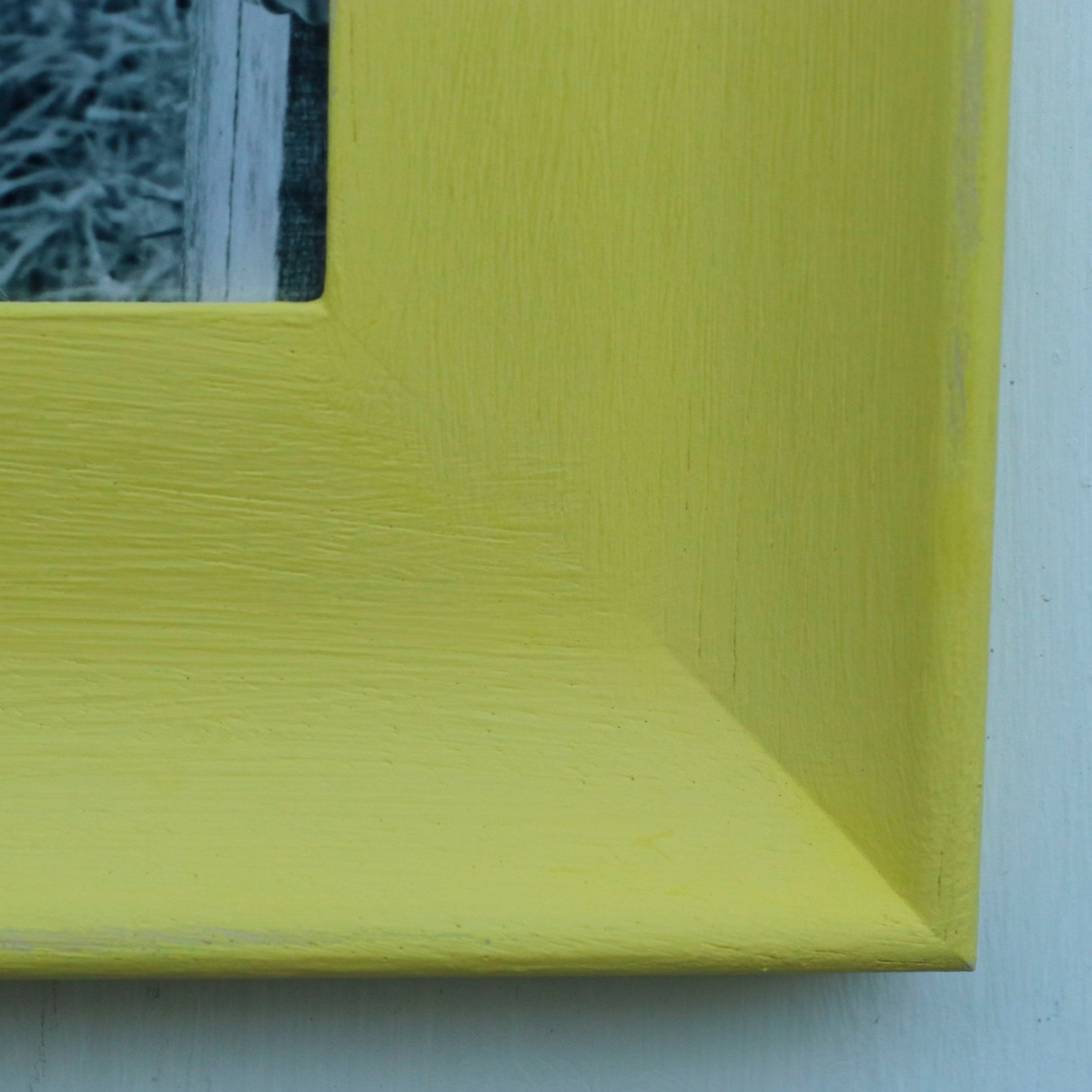 yellow photo frame - detail