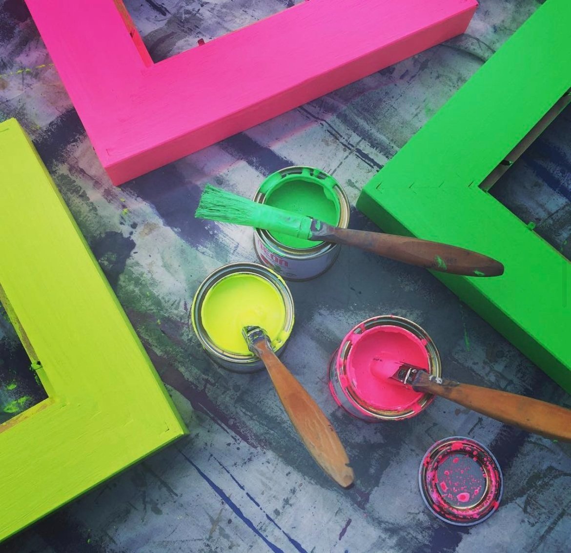 neon pink and neon green photo frame - detail