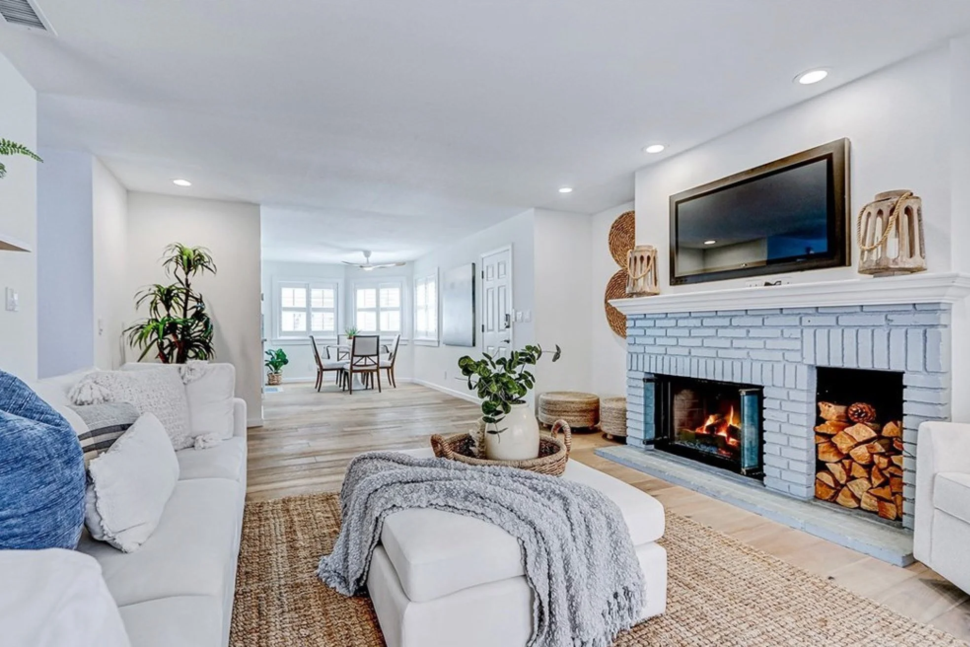 Gates_Fireplace_Dining.jpg