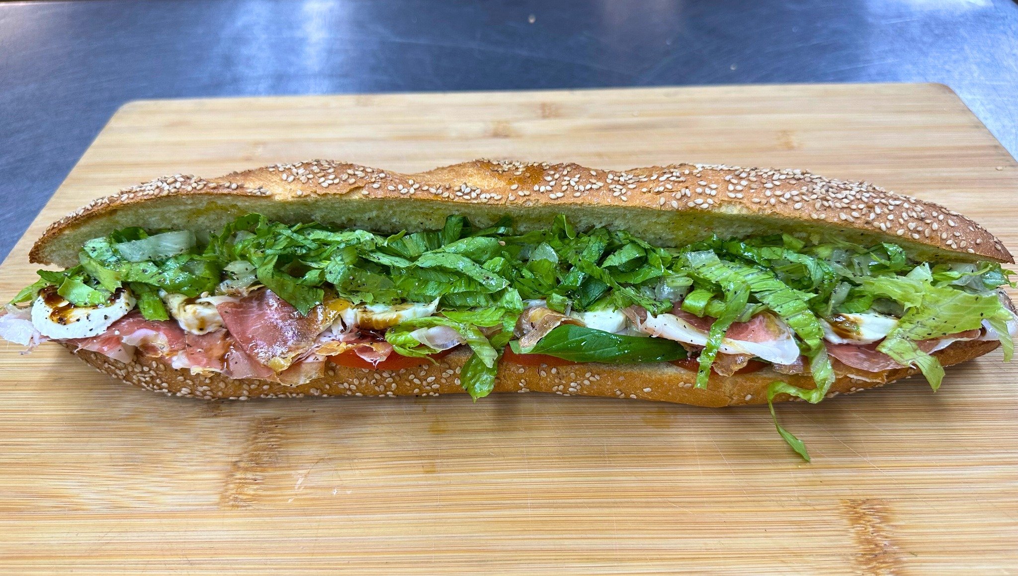 🚨SANDWICH SATURDAY🚨
Available Saturday, May 17th ONLY!
✨ The Pro-Shoot & Muzzadell Sandwich ✨
An artisanal semolina baguette, fresh tomato, fresh mozzarella, balsamic glaze, shredded lettuce, prosciutto crudo, olive oil, salt & pepper
Hal