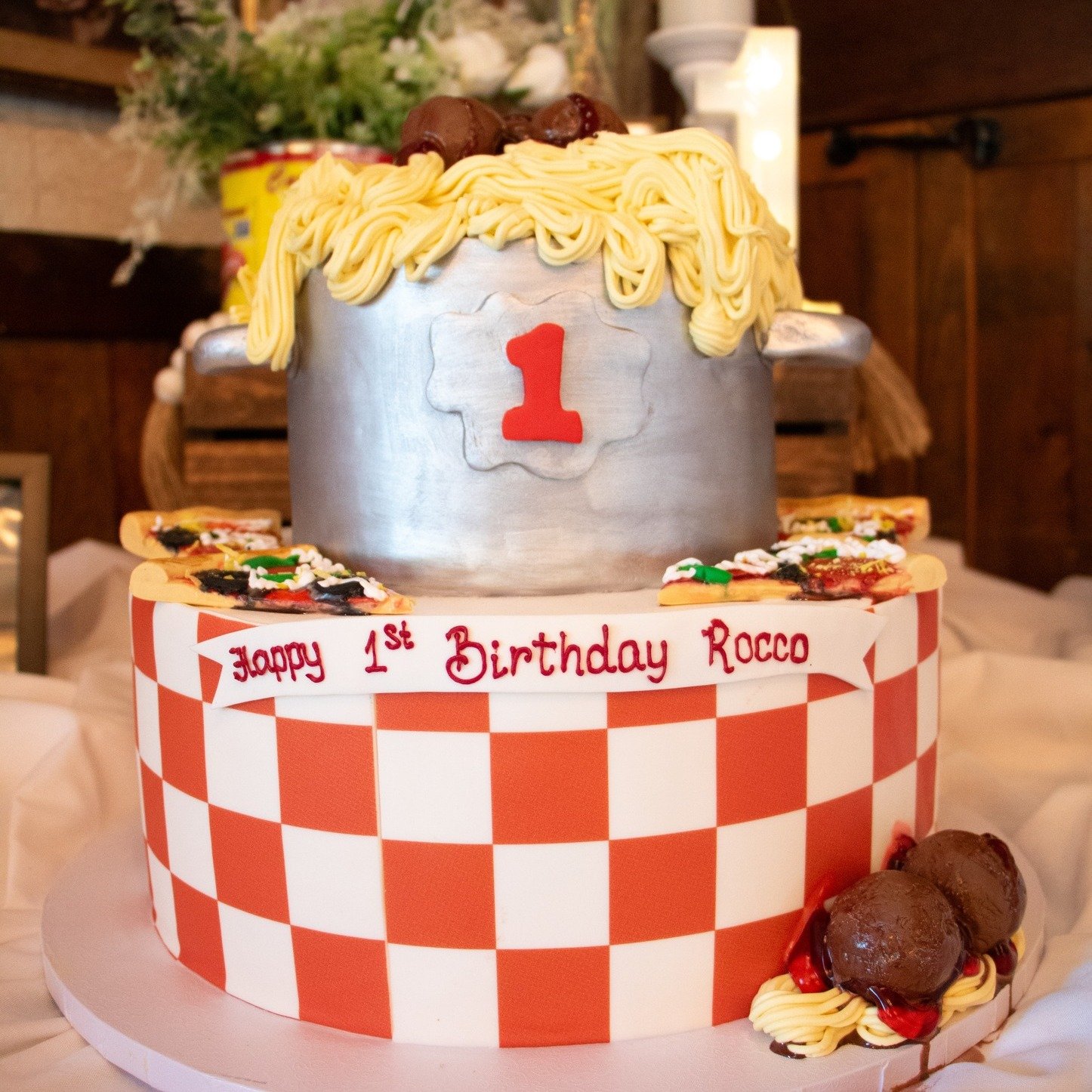 🍕 How adorable (and delicious) is this pizza-themed party set? One of our wonderful customers ordered a custom pizza cake, sugar cookies, and party cannoli — and we had so much fun bringing it all to life! 🎂🍪✨
We love getting creative with