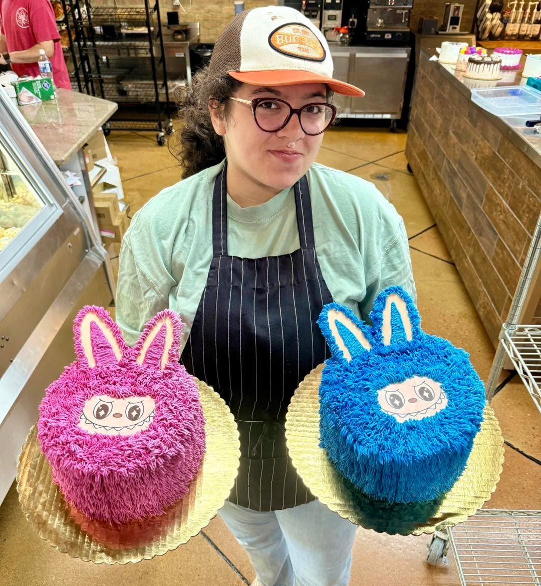 🎉 FREE LABUBU CAKE ALERT 🎉
Oops! We overbaked! We’ve got TWO adorable 8” Labubu cakes up for grabs — and they’re just too cute (and too delicious) not to share! 💙💖
💙 Blue: Chocolate cake with Nutella & banana mousse