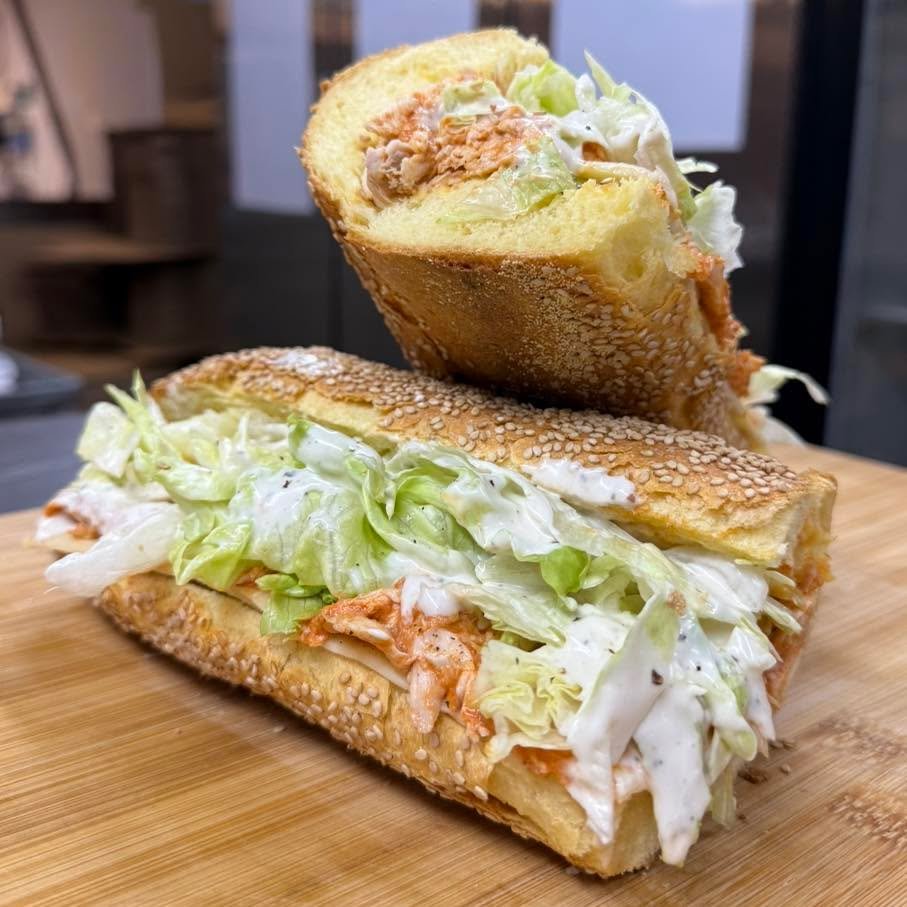 🚨SANDWICH SATURDAY🚨
Available Saturday, July 12 ONLY!
✨Chipotle Chicken Bacon Ranch Sandwich✨
An artisanal semolina baguette with sesame seeds, shredded chipotle chicken, gouda, provolone, bacon, sliced tomato & romaine lettuce!
Half ($7.99)