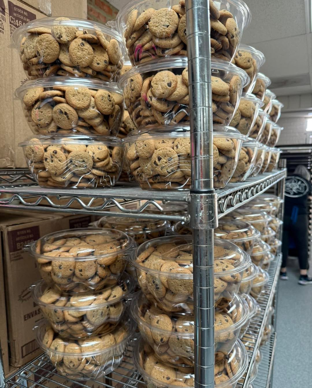 Our cookie bowls are hitting shelves all across the Chicagoland area! 🍪✨ Each one is packed with our classic chocolate chip cookies—freshly baked and ready to enjoy. Look for them at your local grocery store and bring home a little taste of Pa