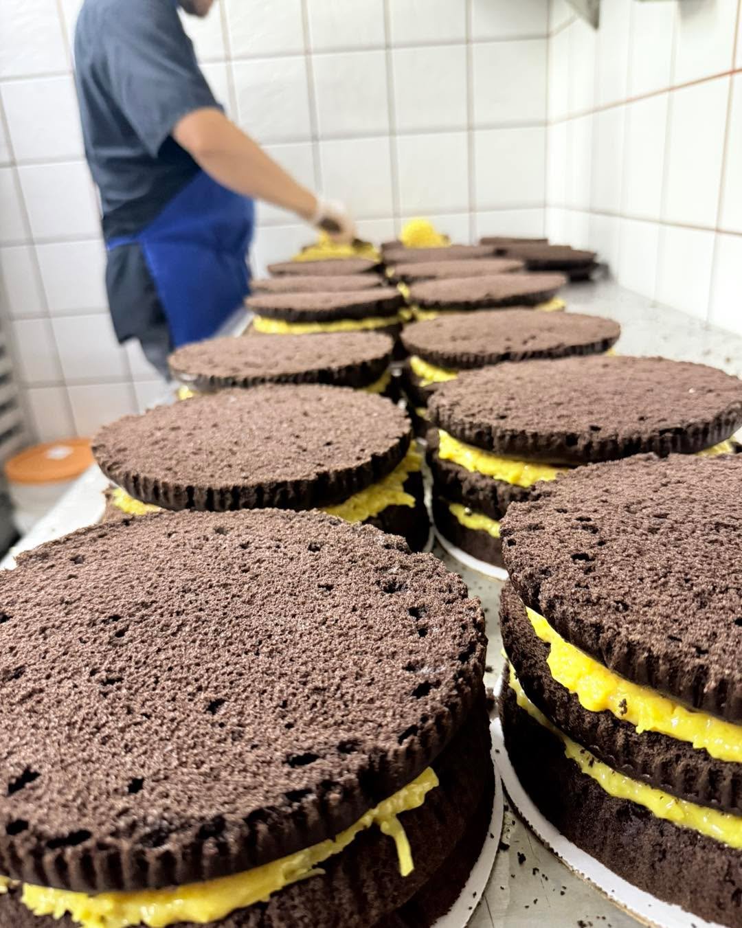1. The making of our German chocolate cakes!
2. Coo coo for coconut tarts!
3. Cream cakes - multiple flavors available!
4. Mini pineapple upside down cakes (Protip - heat them up before enjoying)
5. Fresh brioche buns!
6. Nutella bread
📍 Pale