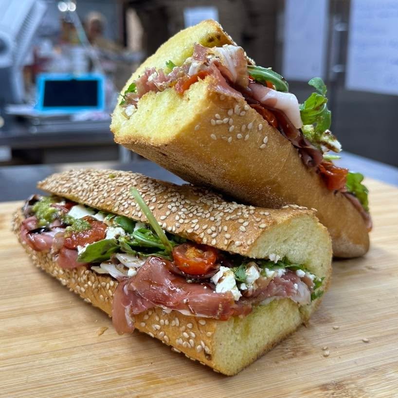 🚨SANDWICH SATURDAY🚨
Available Saturday, July 19 ONLY!
✨The Pretty Pig Sandwich✨
An artisanal semolina baguette, olive oil, sliced tomato, provolone, prosciutto cotto, salami, pesto, arugula, & balsamic glaze drizzle!
Half ($7.99) and Full ($