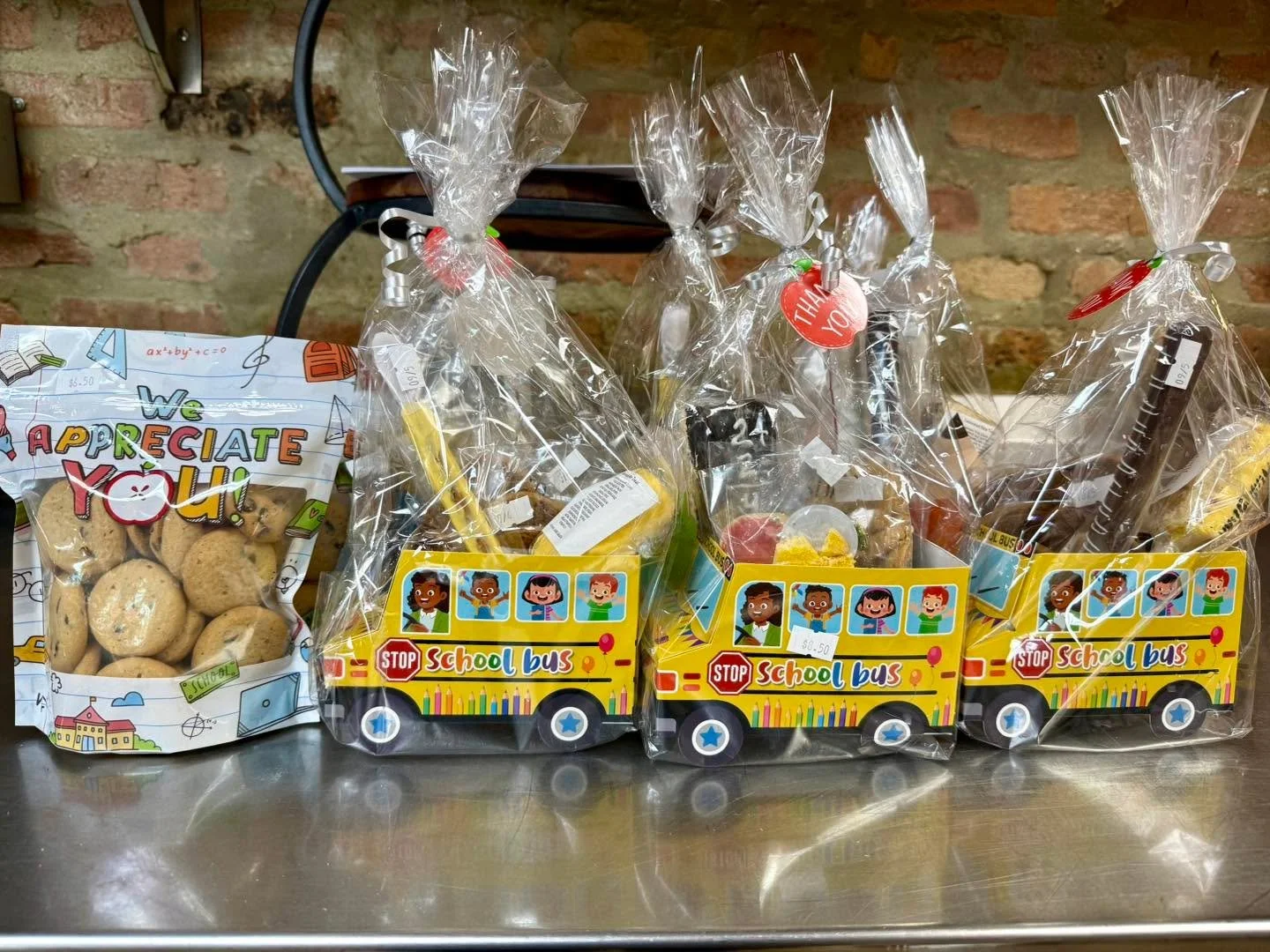 🍎📚✏️ Back to School Surprise! ✏️📚🍎
Teachers, this one’s for you! We have a few extra back-to-school themed goodie bags ready to brighten your day. 🎉
👩‍🏫 The first teacher to comment and claim them gets to pick them up for FREE!
📍